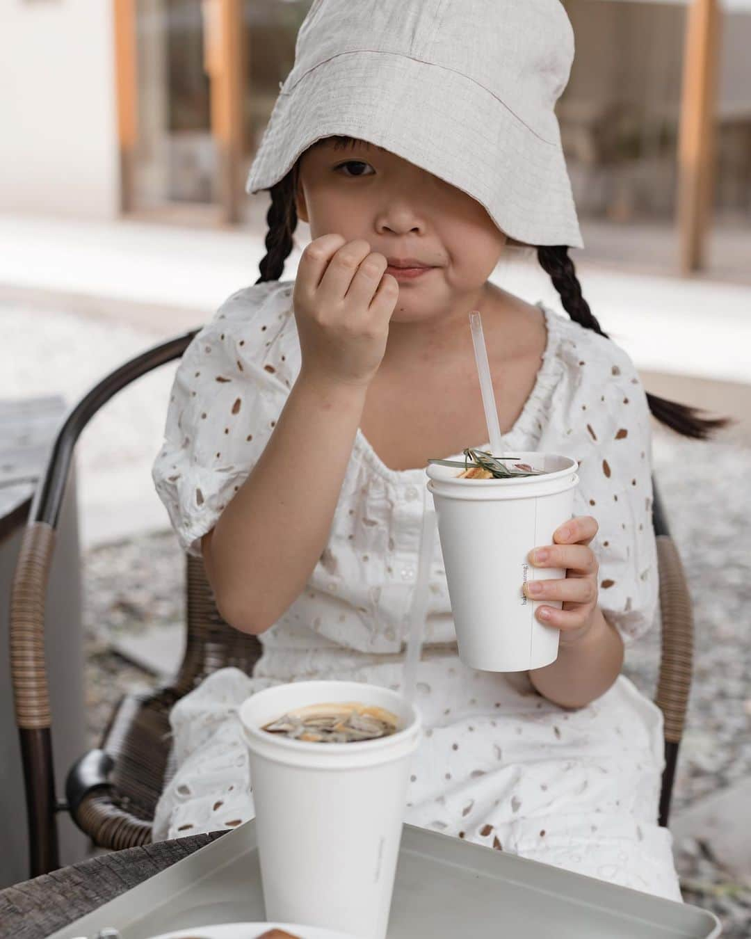 MOMOツインズさんのインスタグラム写真 - (MOMOツインズInstagram)「Cafe hopping. There are many cafes in Korea that are ‘no kids zone’ or have areas segregated for families like this one here (outdoor only) Always good to check before you go! #lllgoestogyeongju」6月20日 12時45分 - leialauren