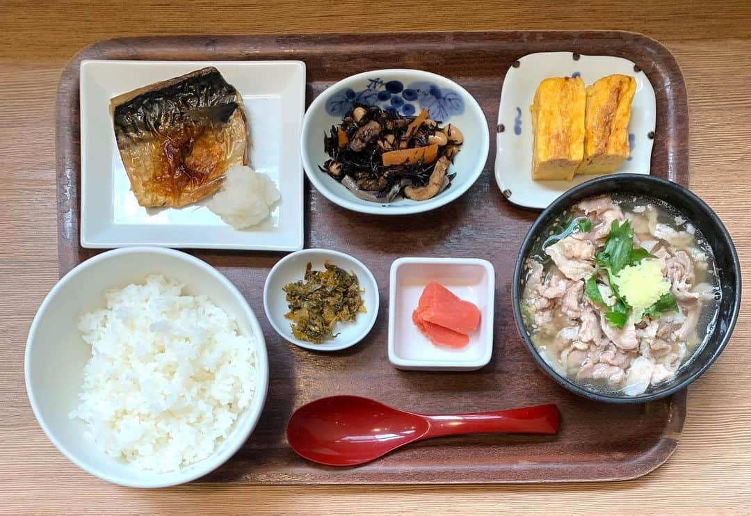 のインスタグラム：「福岡5日目ランチ😊🥢  #博多肉吸い定食 #天神わっぱ定食堂 #福岡」