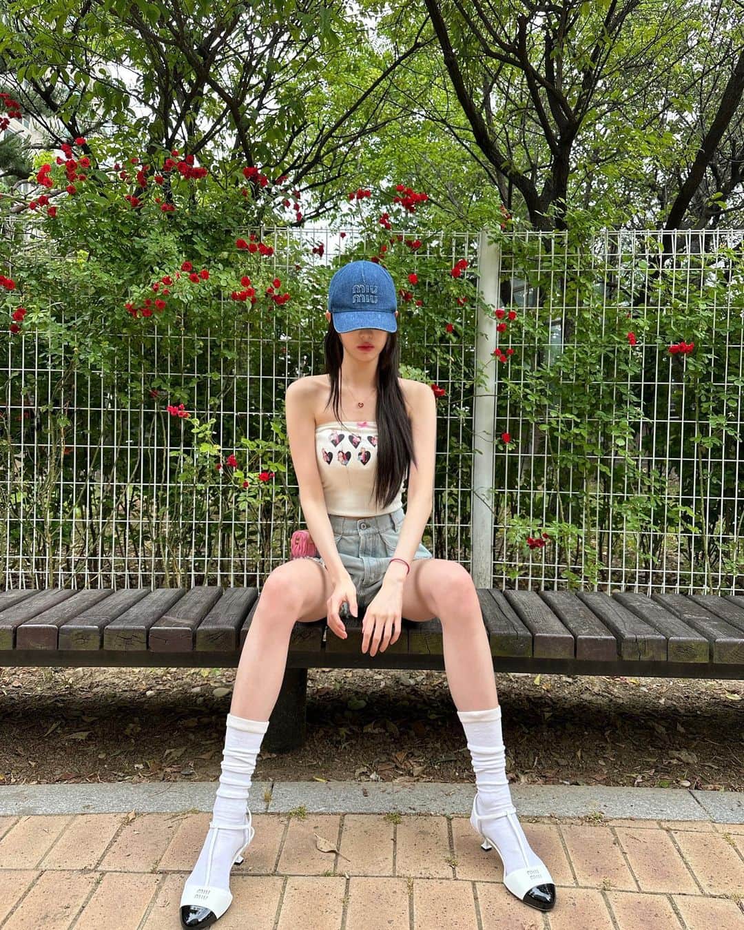 チャン・ウォニョンさんのインスタグラム写真 - (チャン・ウォニョンInstagram)「Ball cap, jeans and me🌹🌷」6月20日 13時00分 - for_everyoung10