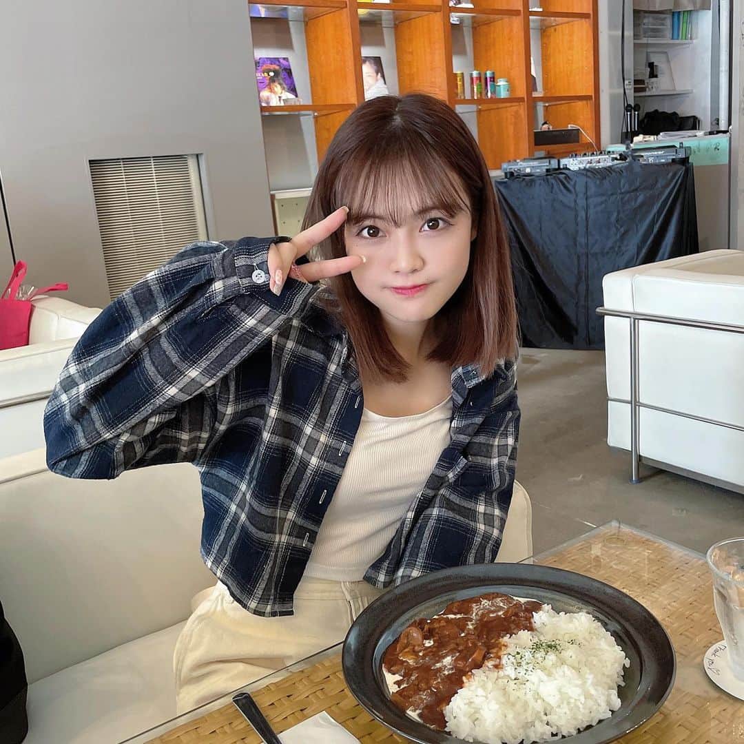 本村碧唯のインスタグラム：「えりとカフェ行ったとき〜 ハヤシライス美味しかった〜😋🩵  広いしテラスあるからペットも連れてけちゃうよ🫶🏻」
