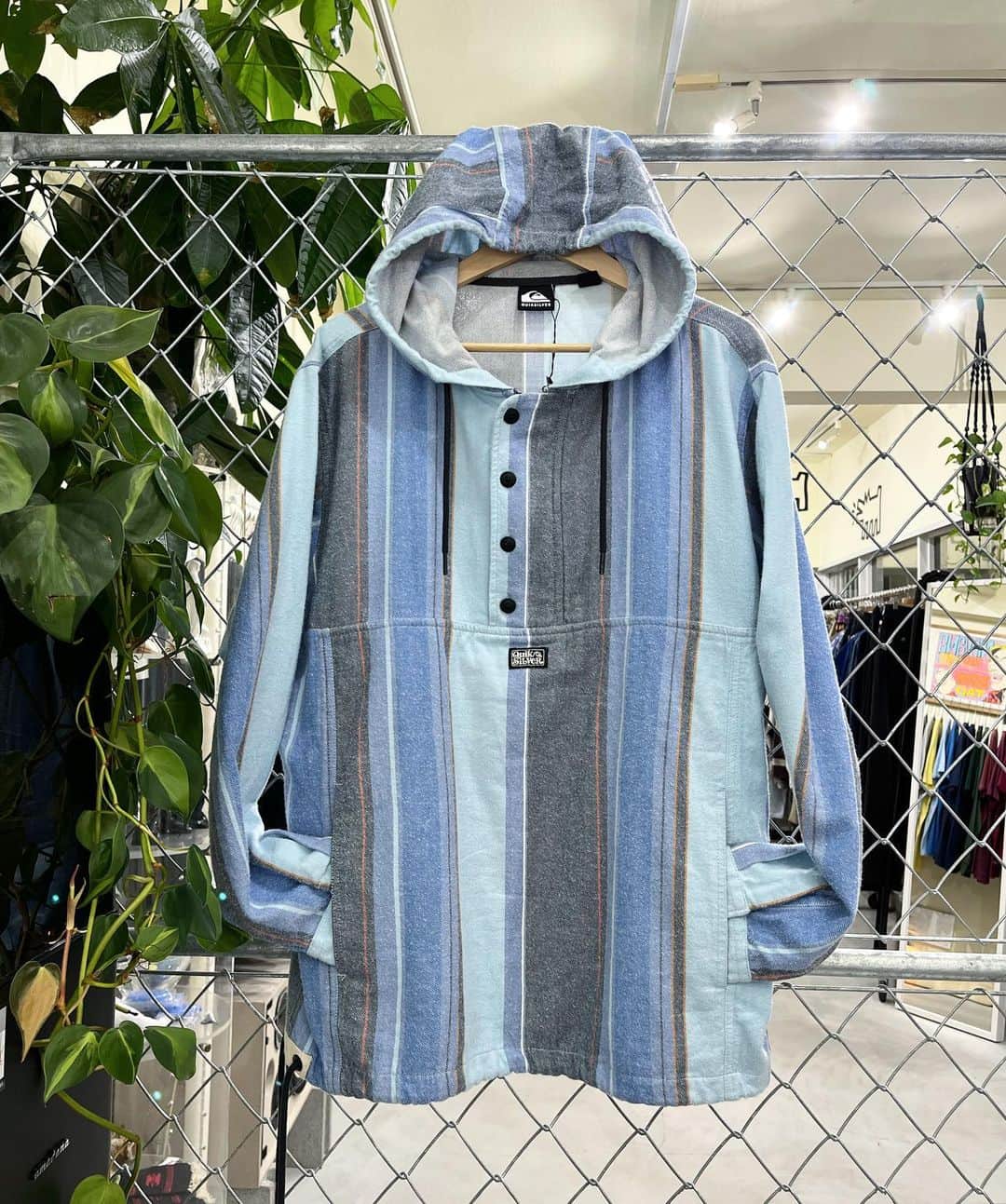 ジャムルのインスタグラム：「OPEN UNTIL 7:00PM .  #お問い合わせはお電話で承ります #jammru #osaka  #fashion  #streetstyle  #streetfashion  #vtg  #vintage  #used  #usedclothing  #古着 #古着屋 #ファッション #70s #80s #90s」