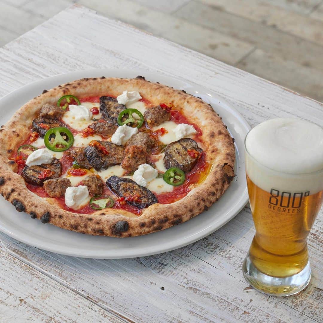 800DEGREES JAPANのインスタグラム：「* 800°DEGREES SHINJUKU& MINAMIAOYAMA  『Summer Pizzas and Pairings』  NO.1 The Spicy RED spicy meatball ,grilled eggplant with zaatar  We recommend pairing this pizza with original craft beer.  Click link to see full menu!  #800degreesjapan」