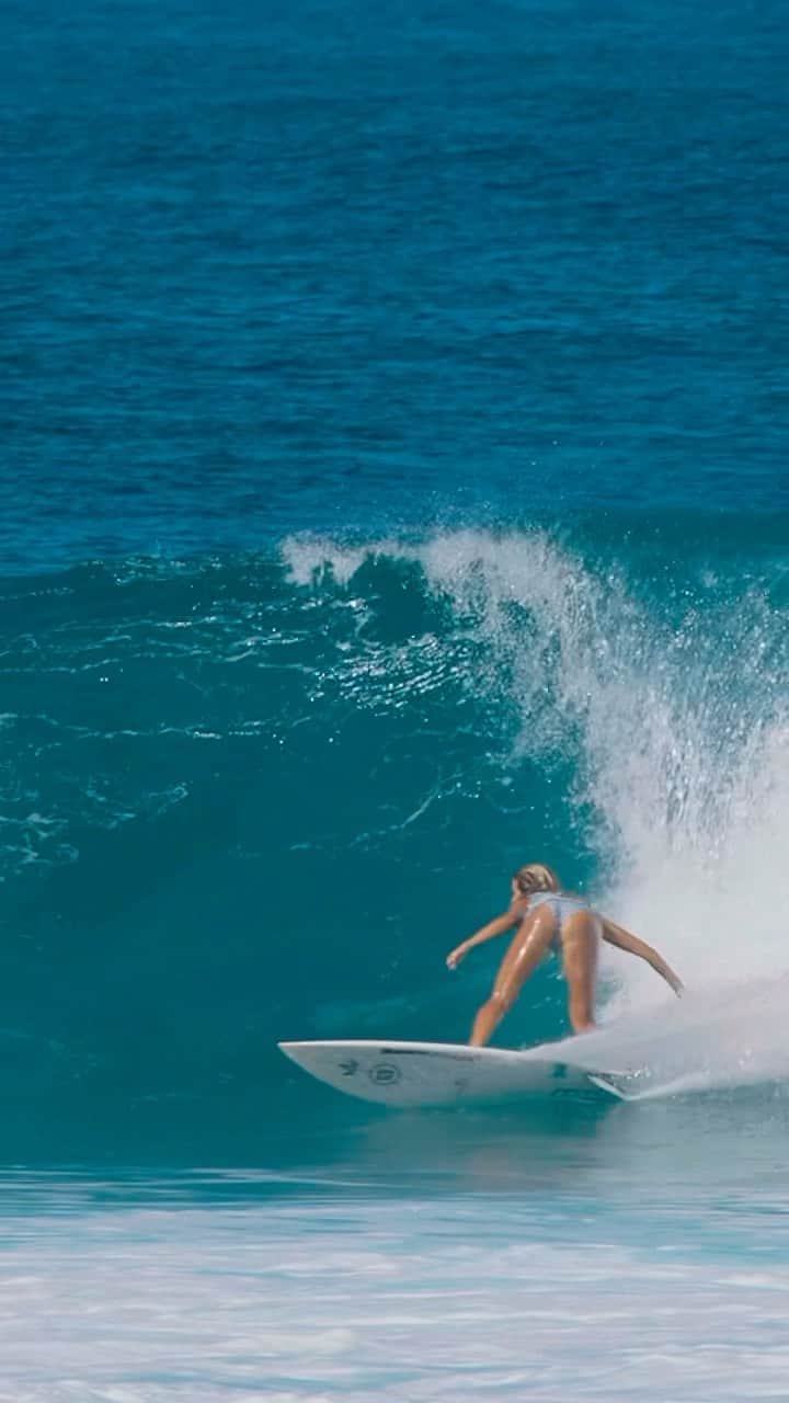 ブリアナ・コープのインスタグラム：「the little things ✨🏄‍♀️😉  @guy__mac   #surf #waves #fun」