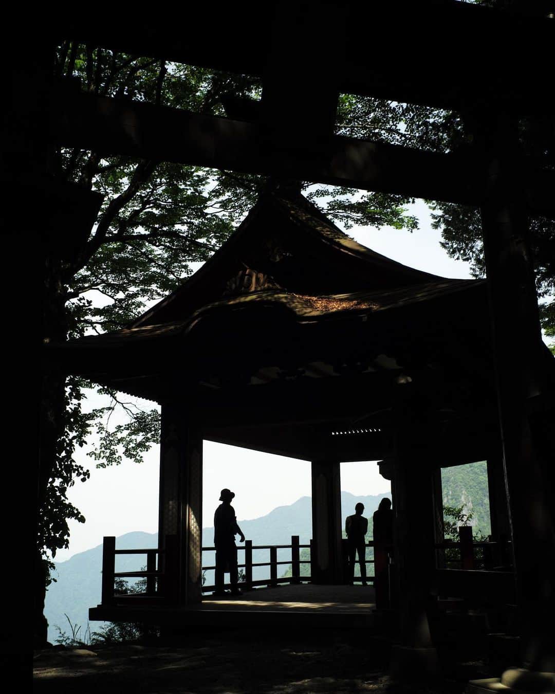 SEN（三辻茜）のインスタグラム：「Mitsumine Shrine 三峯神社 🤍」