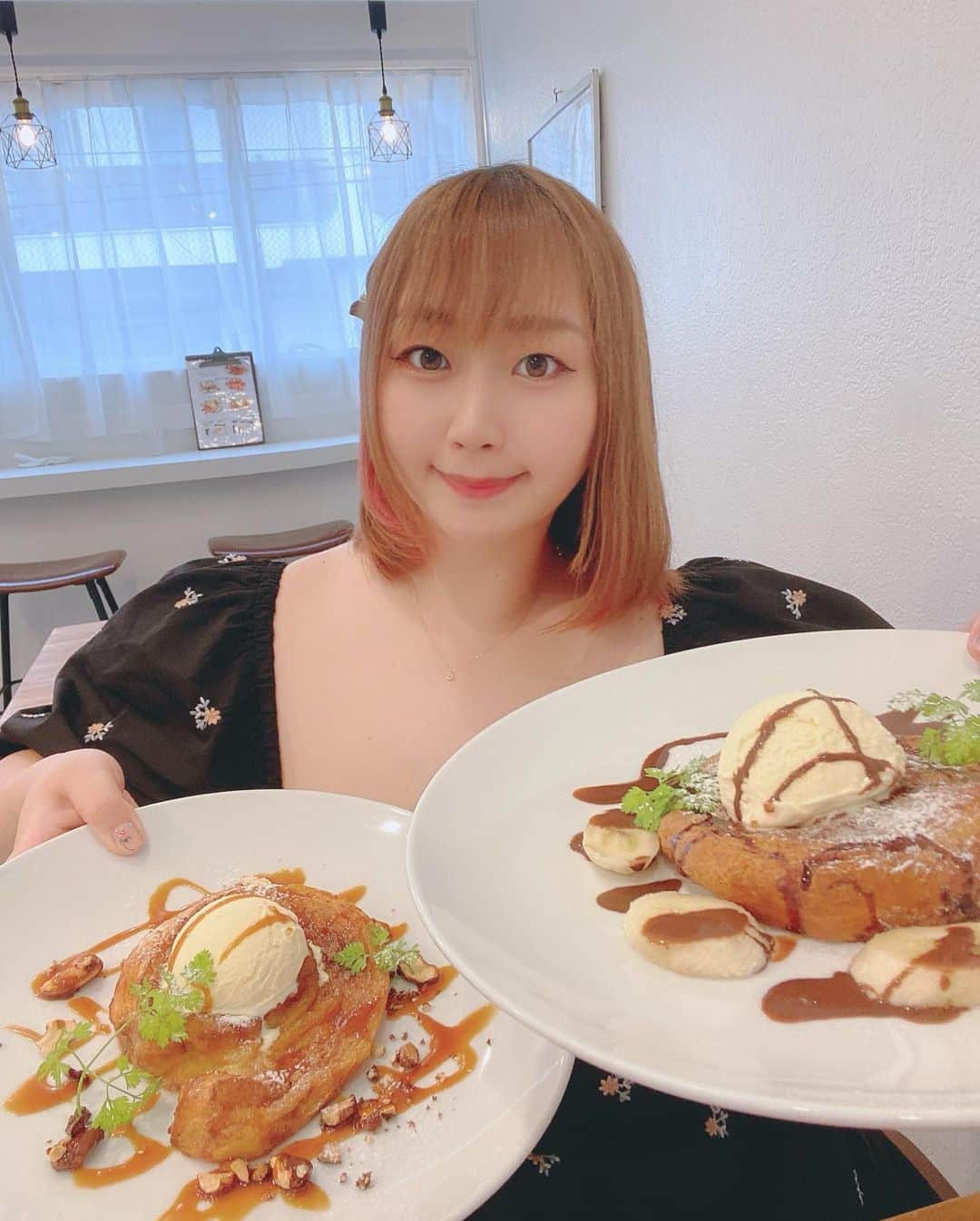 来栖あこのインスタグラム：「✨ 大人のフレンチトーストロール🍞💕 かりかりもっちりで美味しかった🤭💖  Akoが大好きな @kitchen.nom さんの 系列のカフェです🌈🌈💕  ランチもおすすめですっ🧸♥️  行きだけ、Googleマップ遠まわりに なるのでお気をつけて〜🤭w PR @assemblage.nom #東中野カフェ #東中野スイーツ #フレンチトーストロール #アッサンブラージュノム #東中野ランチ」