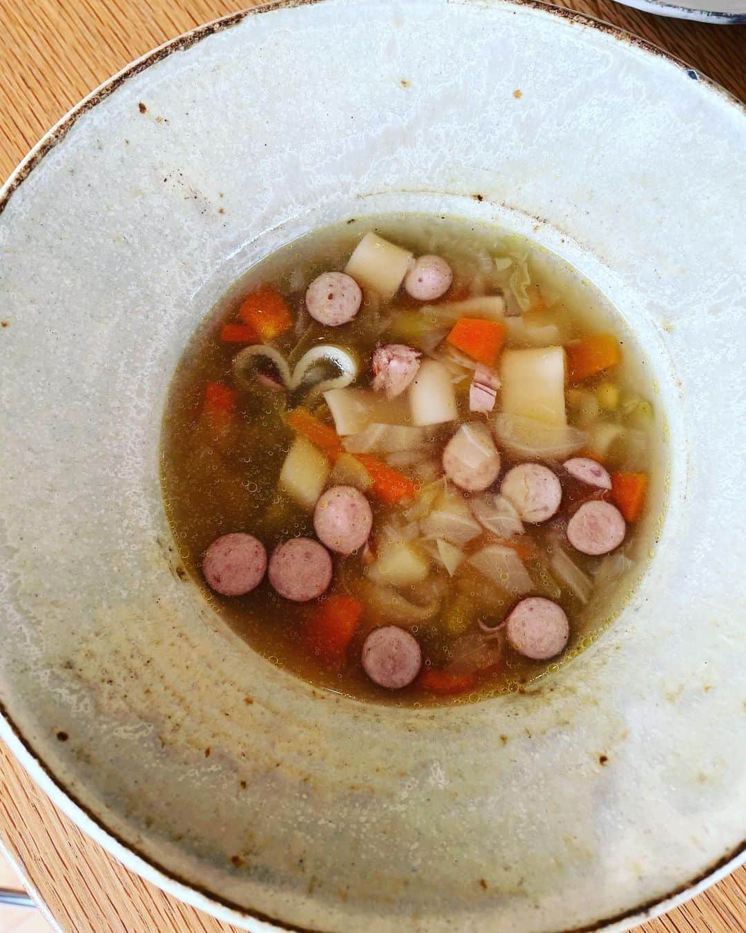 青田典子のインスタグラム：「コンソメスープ✨  枝豆の豆と、ショートパスタをいれてみたら食感が楽しめました(*^^*)」