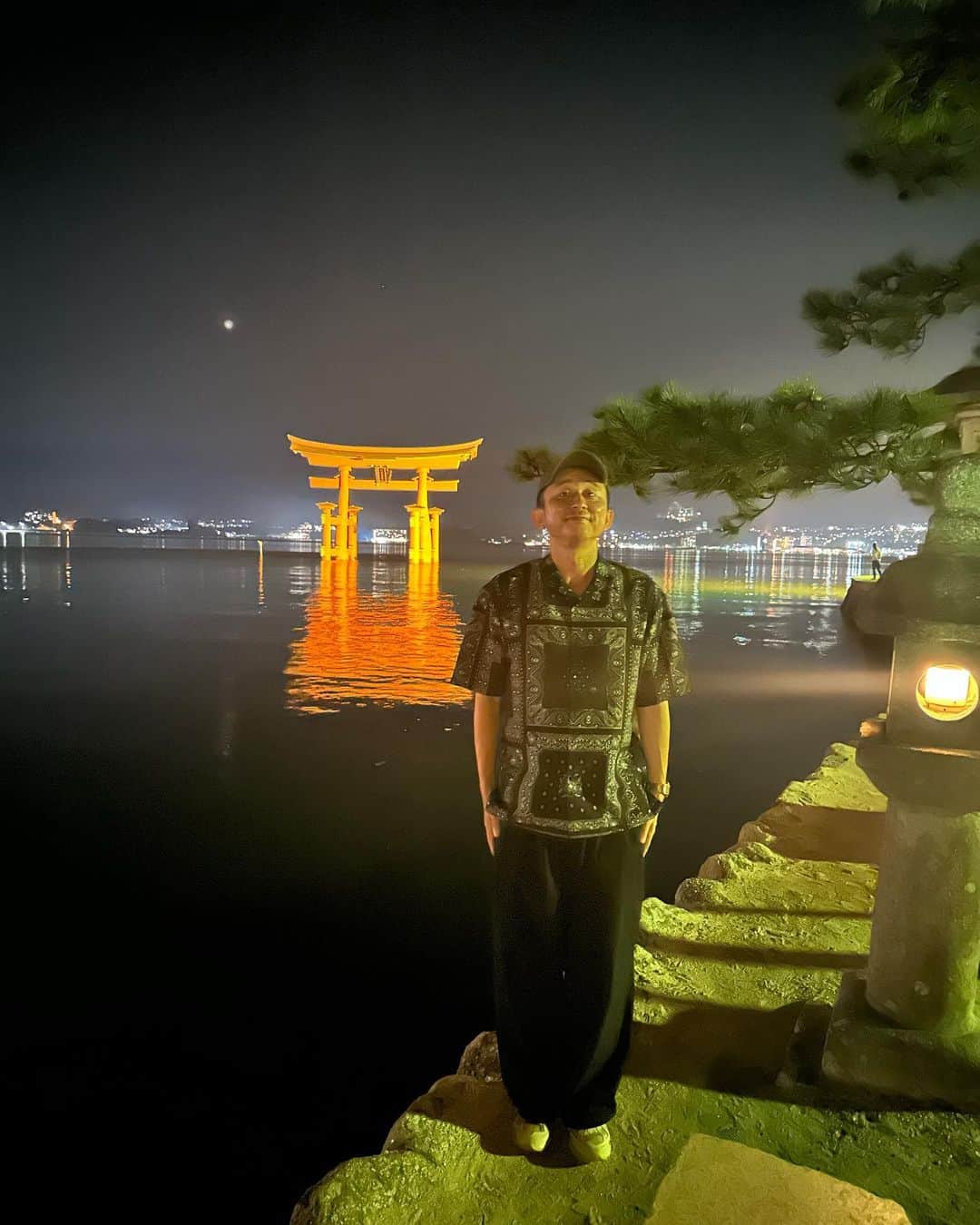 のインスタグラム：「宮島は夜が最高。」