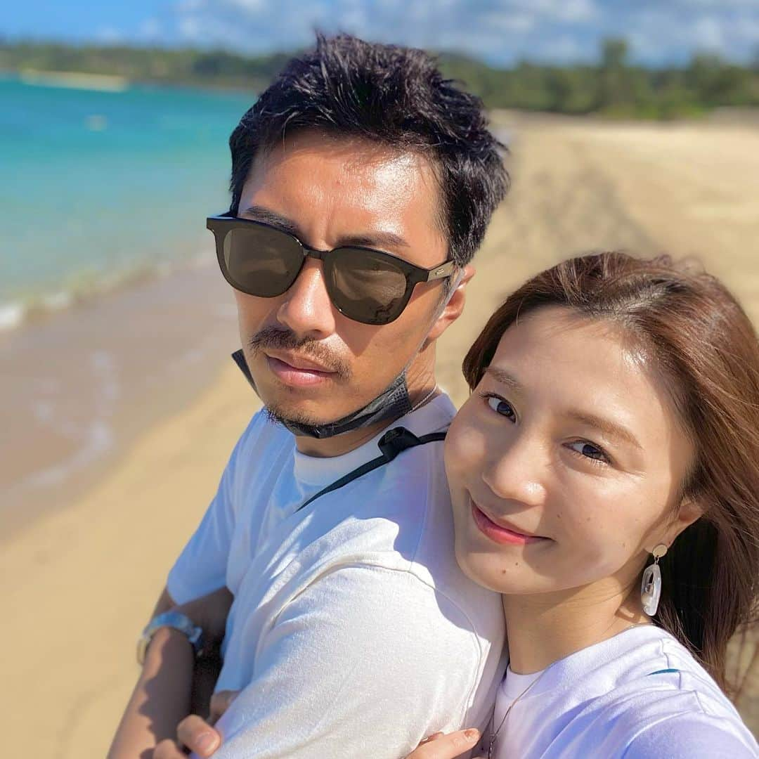 佐藤美央里さんのインスタグラム写真 - (佐藤美央里Instagram)「. 6.20結婚記念日🫶 写真は沖縄に行った時の🏝 . 健康で居てくれて感謝✨ いつも優しくしてくれて、楽しませてくれてありがとう‼︎ . そしてゆめちゃん3歳のbirthday❣️ . これからも仲良く、私たちのペースで👍 #6月20日 #結婚記念日 #愛犬の誕生日」6月21日 1時08分 - miori_sato14