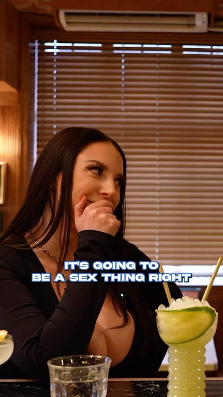 Brazzersのインスタグラム：「NEW video with Angela White is out NOW!  Who would’ve thought that not only did @theangelawhite work at Burger King but she also was able to get some action as well 😳」