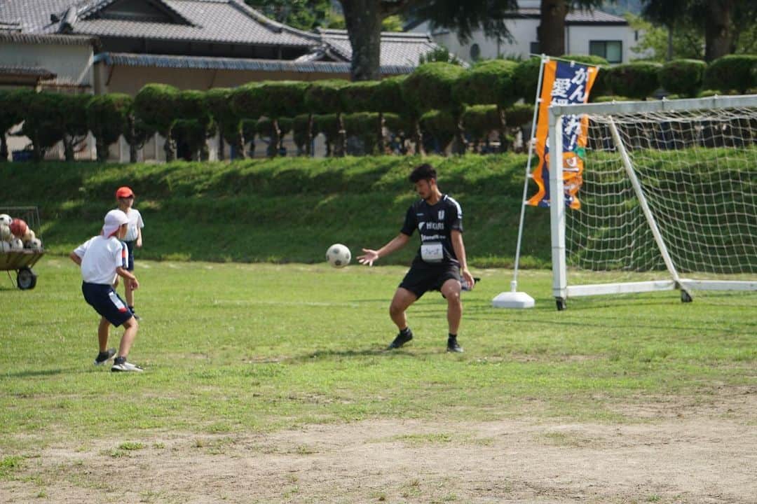 愛媛FCさんのインスタグラム写真 (愛媛FCInstagram)「ホムカツッ！🏫 本日は2校に訪問🌾👹 西条市立 西条市学校 へ