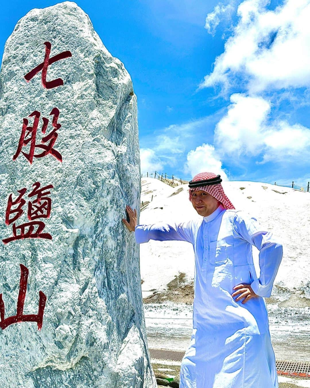 鷹鳥屋明のインスタグラム：「انا شيخ الملح🧂🫅 مشكلة في المملكة هي ارتفاع ضغط الدم.😢🧂🥘#الملح」