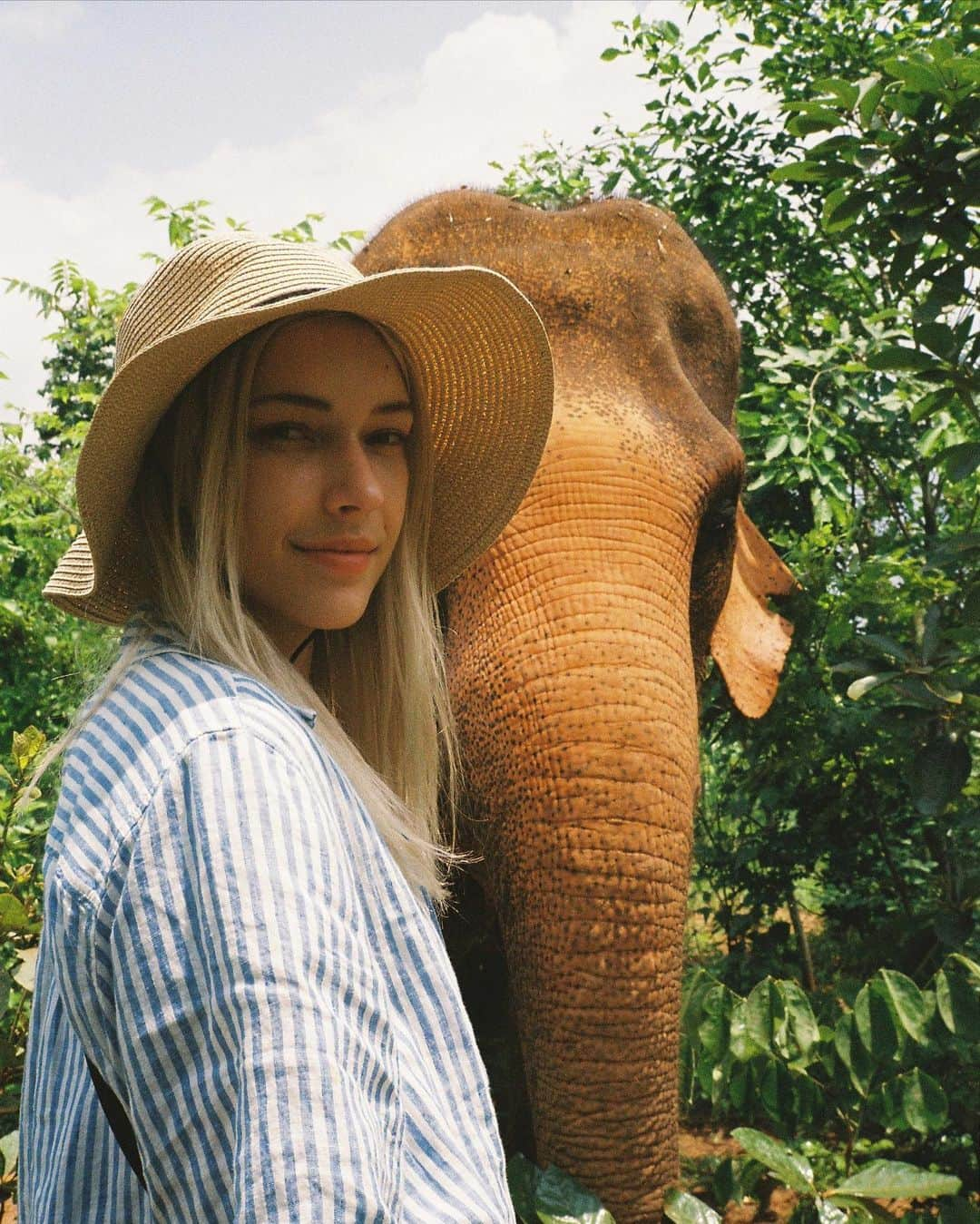 ステファニー・ミチョヴァさんのインスタグラム写真 - (ステファニー・ミチョヴァInstagram)「Aren’t Film Photos just the most magical? 🎞️ Thailand✨🇹🇭 ขอบคุณค่ะ」6月20日 23時51分 - stefaniemichova