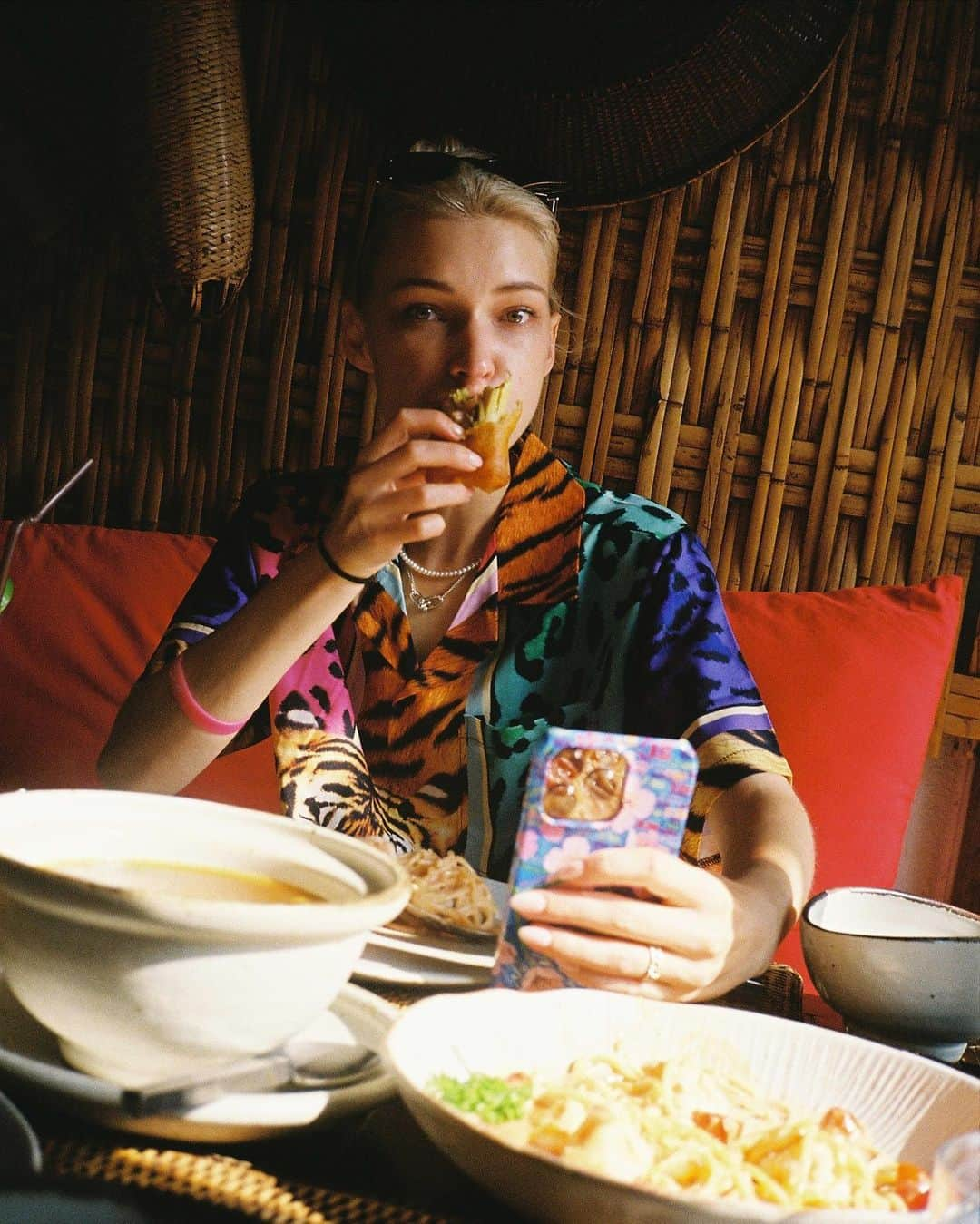 ステファニー・ミチョヴァさんのインスタグラム写真 - (ステファニー・ミチョヴァInstagram)「Aren’t Film Photos just the most magical? 🎞️ Thailand✨🇹🇭 ขอบคุณค่ะ」6月20日 23時51分 - stefaniemichova