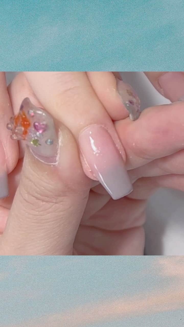 なかやまちえこのインスタグラム：「グラデーション🪄⠀ ⠀ @pregel.jp ⠀ #nail #nails #nailart #ネイル #美甲 #ネイルアート  #japanesenailart #manucure #japanesenails #manicurist #gelnails #أظافر #네일아트 #미용  #เพ้นท์เล็บ #artedeuñas #เพ้นท์เล็บเจล #ジェルネイルデザイン #ネイルデザイン #nagelkunst #グラデーションネイル」