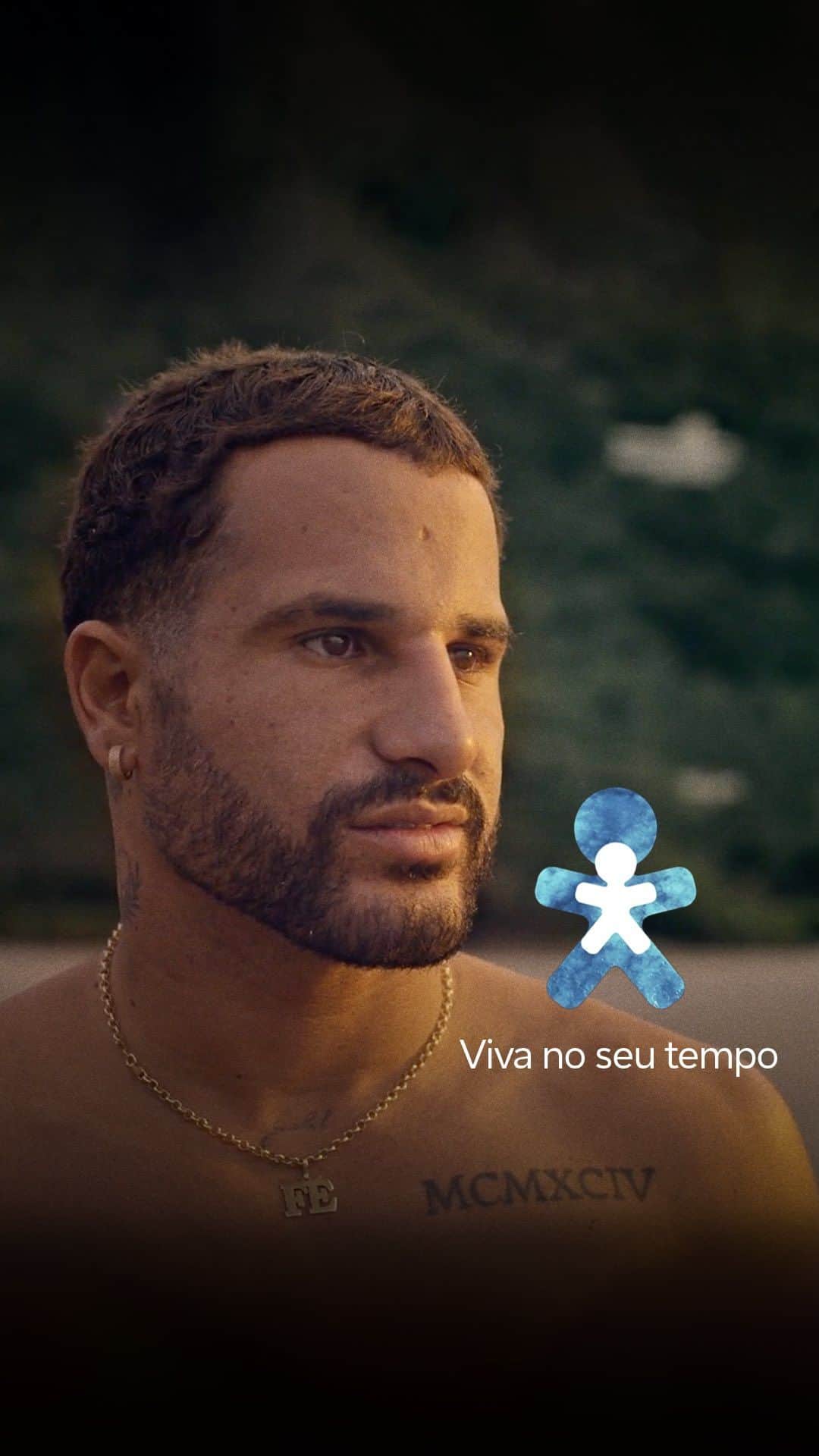 イタロ・フェレイラのインスタグラム：「Para o Italo Ferreira, viver no seu tempo é valorizar o seu passado e curtir o seu presente. Em um tempo cada vez mais digital a Vivo te convida a valorizar as conexões reais e a viver o esporte como manifesto pelo bem-estar das pessoas e pelo futuro do planeta. Viva no seu tempo.」