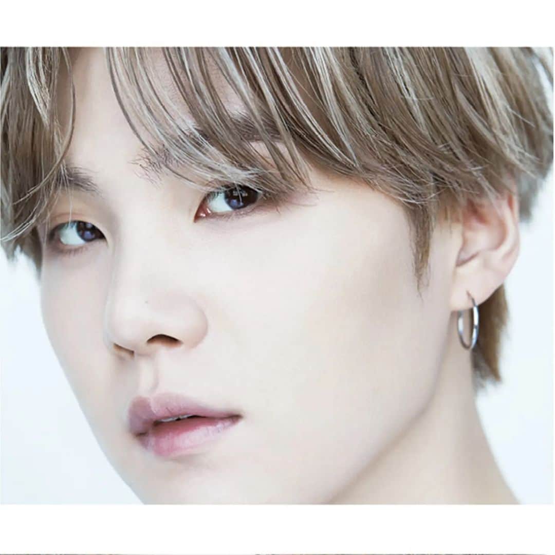BTSさんのインスタグラム写真 - (BTSInstagram)「'BEYOND THE STORY : 10-YEAR RECORD OF BTS’  The First Ever Official Book 방탄소년단 데뷔 10주년 오피셜 북 출간  📆 23. 7. 9. 7:09AM (KST) Release  #BEYOND_THE_STORY #BTS #방탄소년단 #슈가 #SUGA」6月21日 0時01分 - bts.bighitofficial