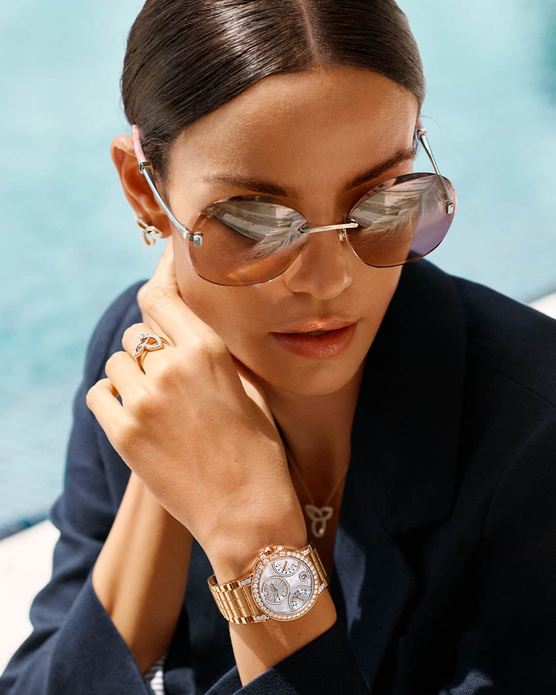 ハリー・ウィンストンのインスタグラム：「A summertime dream: an Ocean Biretrograde Automatic 36mm paired with dazzling gems exude the beauty of long, carefree days under the sun. Join us as we celebrate 25 years of the Ocean Collection by tapping the link in bio. #HarryWinston #HWOcean」
