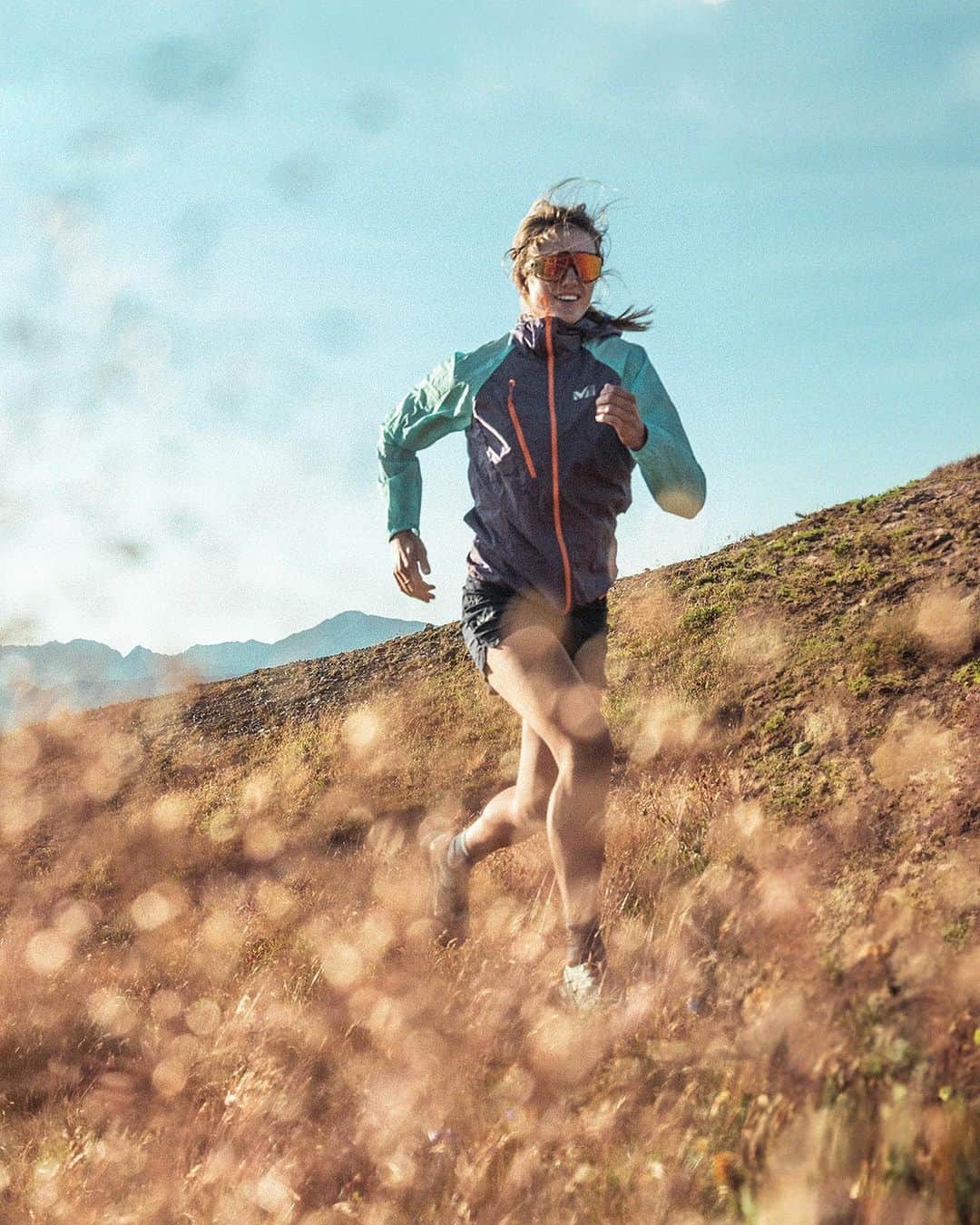 ミレーのインスタグラム：「🔥 Late trail running sessions in the mountains are just different. Golden hours + home sweet home environment = ideal combo for @harropemily!    © @arthurbertrand_photographe  . . . #MILLET」