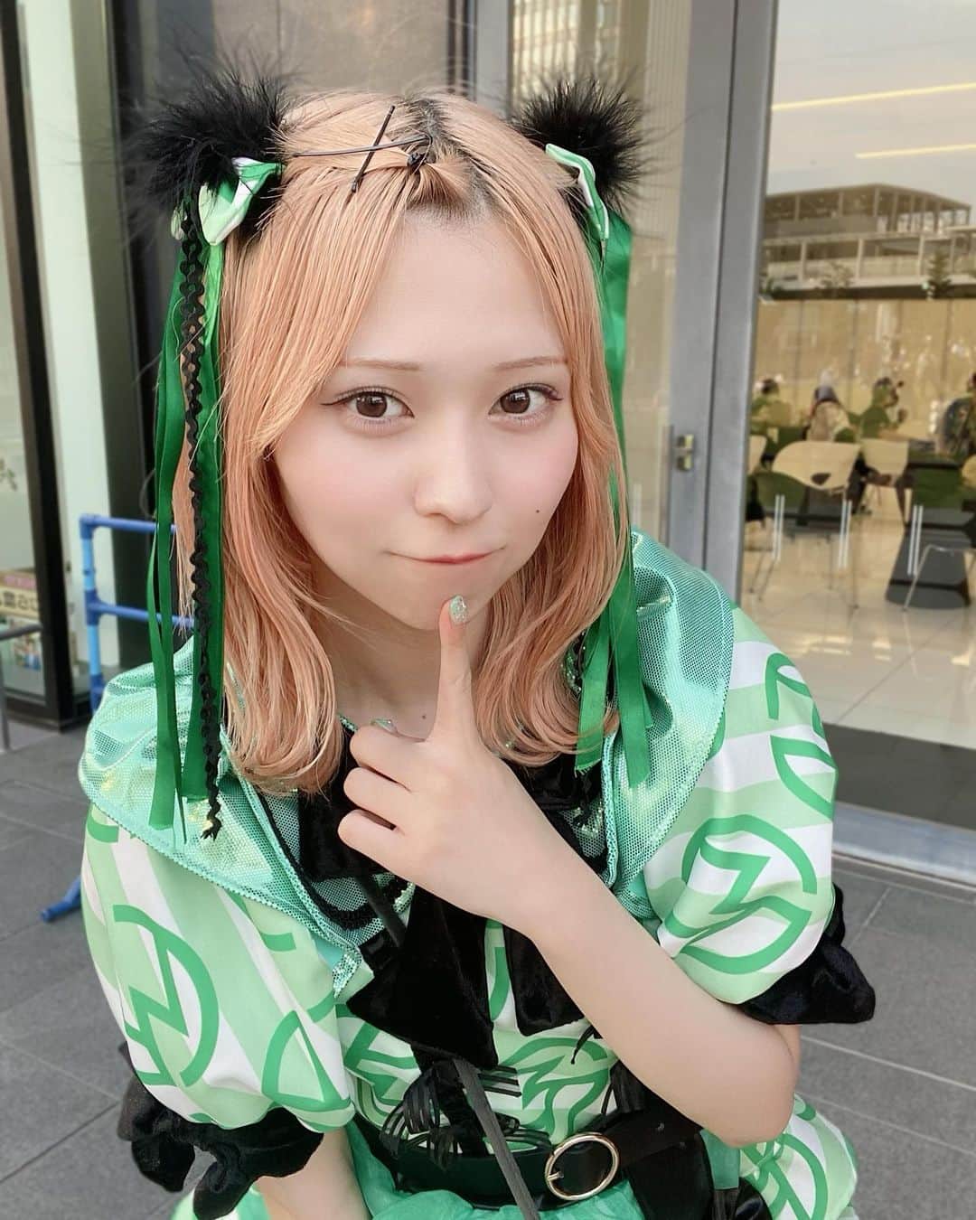 のインスタグラム：「おでこですぺちぺち」