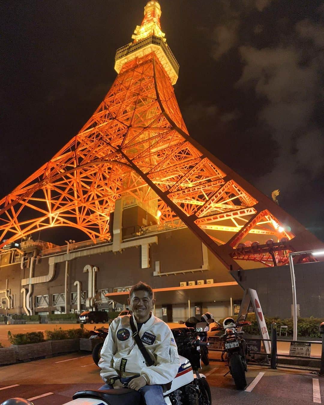 織戸学のインスタグラム：「大人のバイク部  久しぶりに開催  東京タワーは 力があるな  #maxorido」