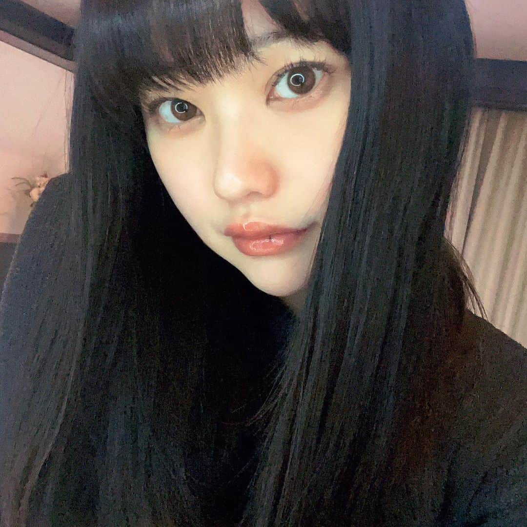 冨手麻妙のインスタグラム：「...🌚💙」