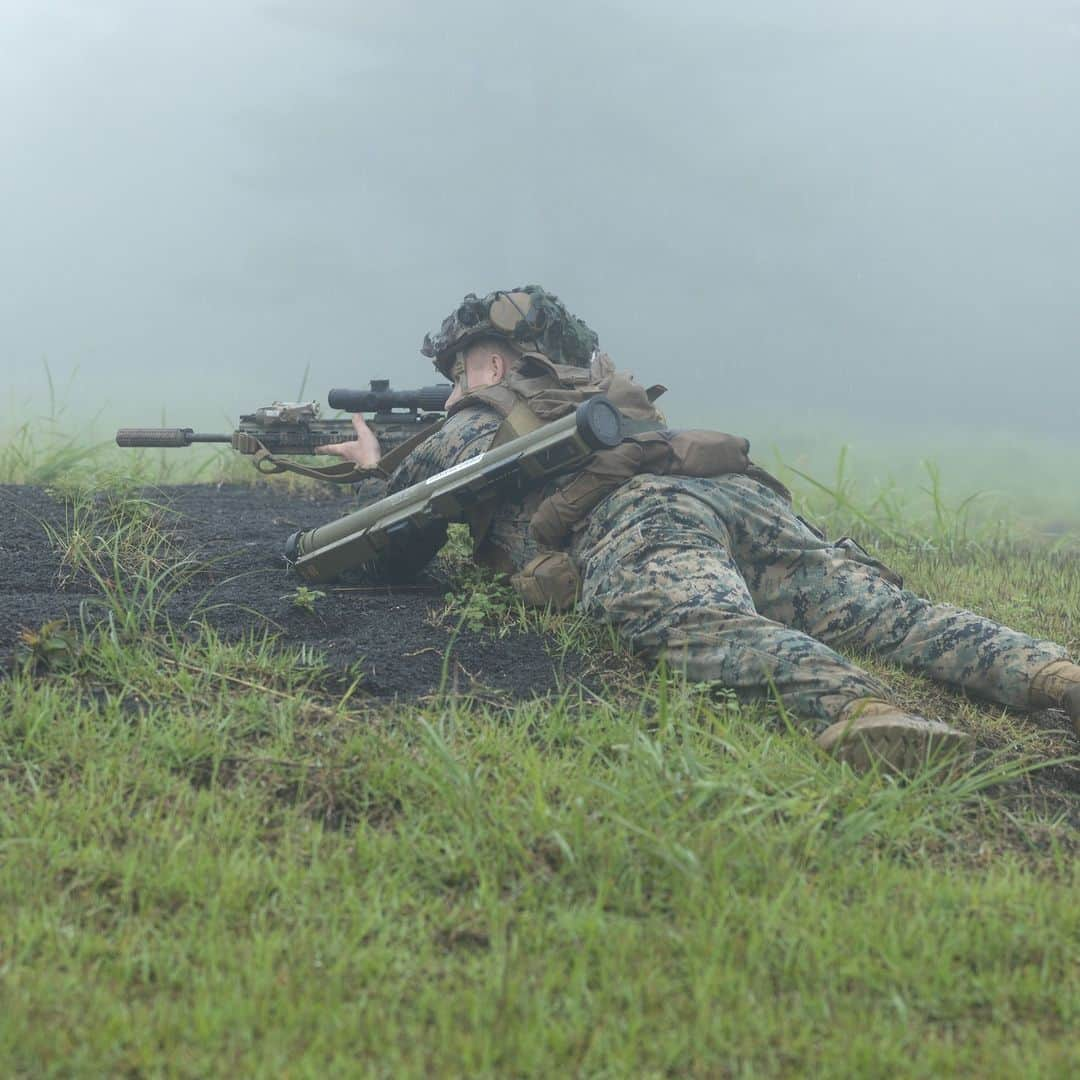 アメリカ海兵隊さんのインスタグラム写真 - (アメリカ海兵隊Instagram)「Into the Fog ☁️  📍Combined Arms Training Center Camp Fuji, Japan (June 12, 2023)   #MarineCorps riflemen assigned to @3dmardiv conduct a fire team maneuver with M27 Infantry Automatic Rifles at @catc_campfuji.  Fire team level training allows Marines to refine small-unit tactics, developing proficiency at the lowest level before executing combined arms training.  📷 (U.S. Marine Corps photo by Lance Cpl. Evelyn Doherty)  #MarineCombatArms #USMC #Military」6月21日 0時27分 - marines