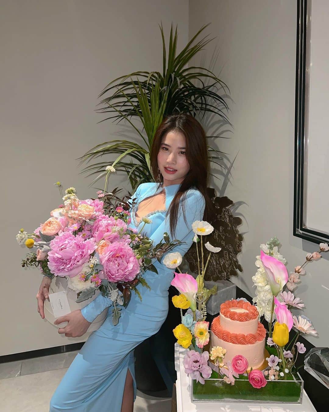 フォン＝サナンタチャット タナパットピサーンのインスタグラム：「🌷🌱 20 June 1994 🌼☘️」