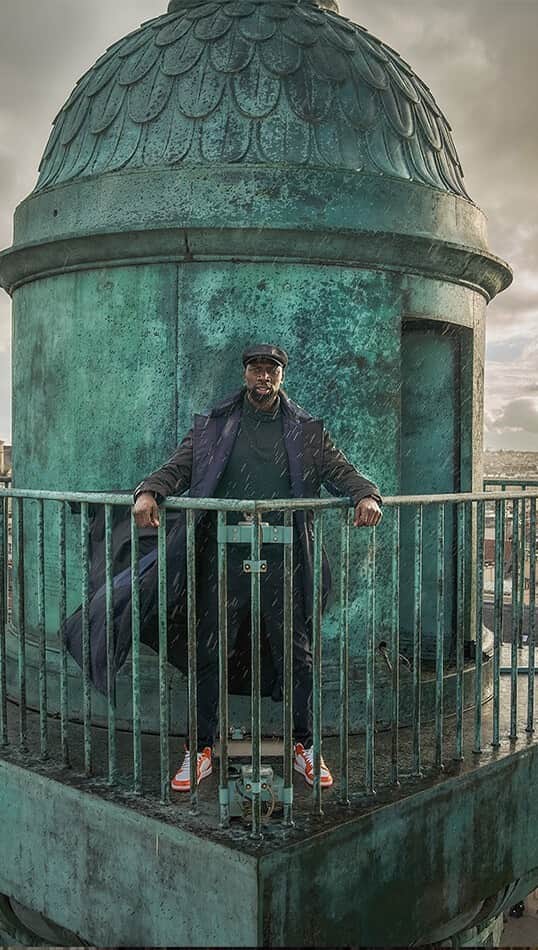 オマール・シーのインスタグラム：「@lupin_netflix Il est de retour... et en danger. Découvrez une scène exclusive de la partie 3 de Lupin, dispo le 5 octobre.  Lupin is back ... in danger. Watch an exclusive clip from Part 3 #TUDUM」