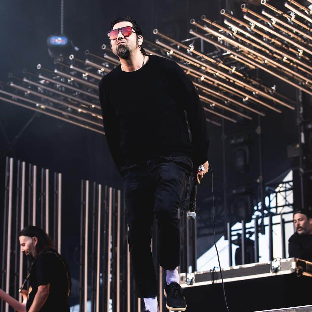 Rock Soundさんのインスタグラム写真 - (Rock SoundInstagram)「Happy Birthday to Deftones frontman Chino Moreno 🎂 🎉  📸 @jennfive at Sick New World Festival  #deftones #chinomoreno #metal #numetal」6月21日 0時54分 - rocksound