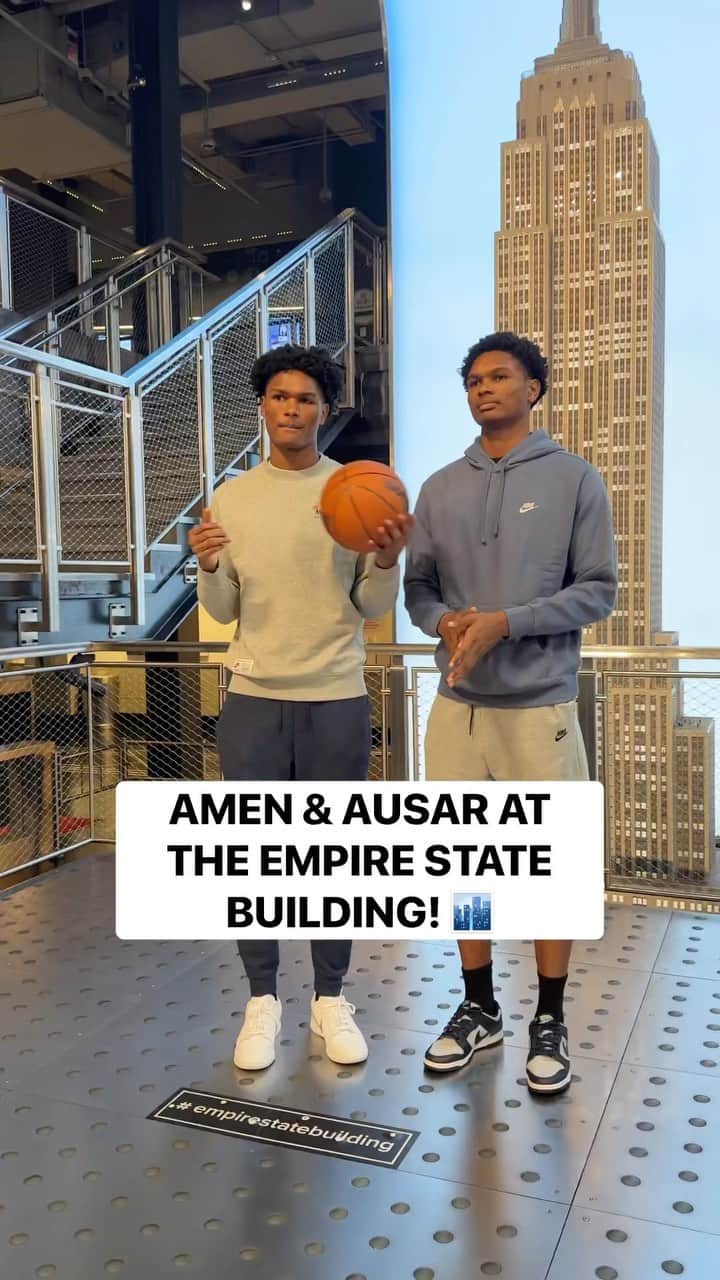Empire State Buildingのインスタグラム：「Reaching new heights…together! 🤩 Amen & Ausar Thompson visit the @empirestatebldg 🏙️  The 2023 #NBADraft presented by State Farm is THURSDAY June 22nd at 8 pm/et on ABC & ESPN!」