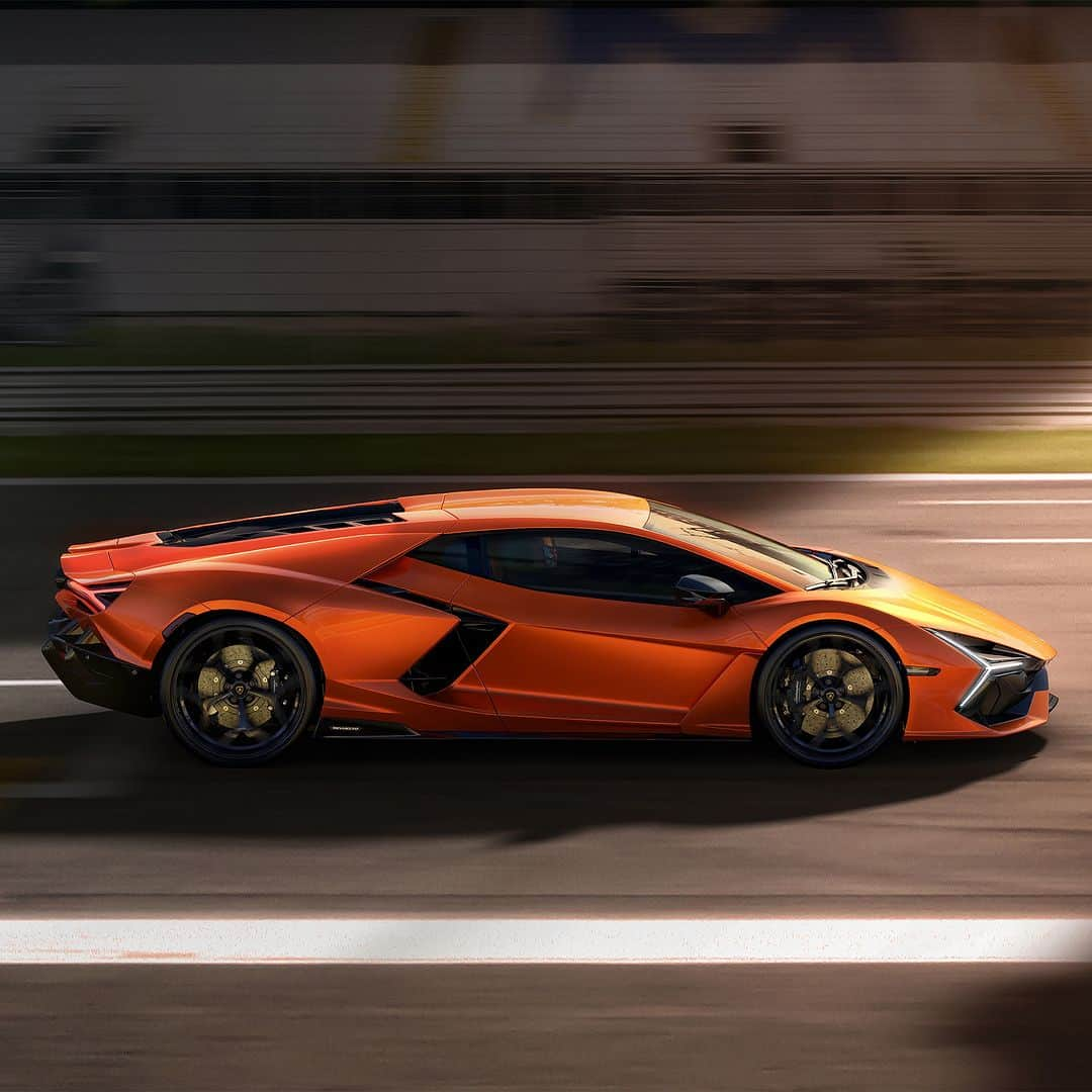 ランボルギーニさんのインスタグラム写真 - (ランボルギーニInstagram)「An electrifying feeling. A call for adventure. From now on. This is Revuelto.  #Lamborghini #Revuelto #FromNowOn __ The vehicle is not yet offered for sale and is therefore not subject to Directive 1999/94/EC. The fuel consumption and emissions data is in the type approval stage」6月21日 1時00分 - lamborghini