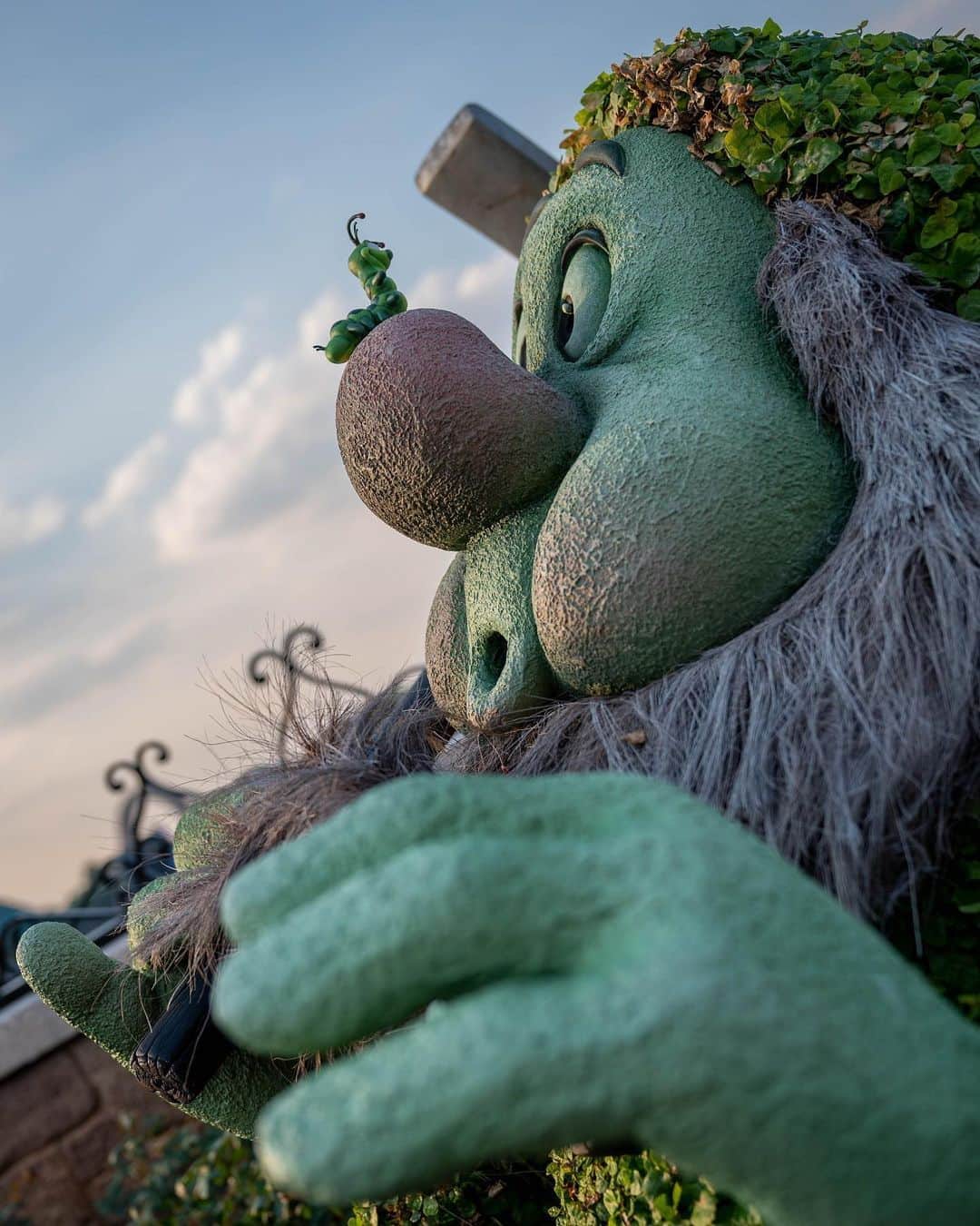 Walt Disney Worldのインスタグラム：「Heigh-ho, heigh-ho, it's off to #topiarytuesday we go! Drop a 🐛 if you've spotted Sneezy at the EPCOT Flower & Garden Festival! (📸: @wookieintheparks)」