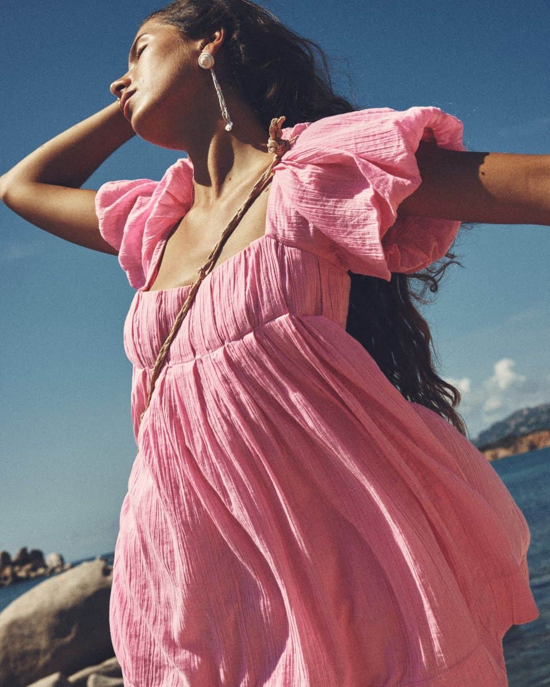 のインスタグラム：「The perfect babydoll (and easy to pack) mini from our free-est collection. Link in bio.」