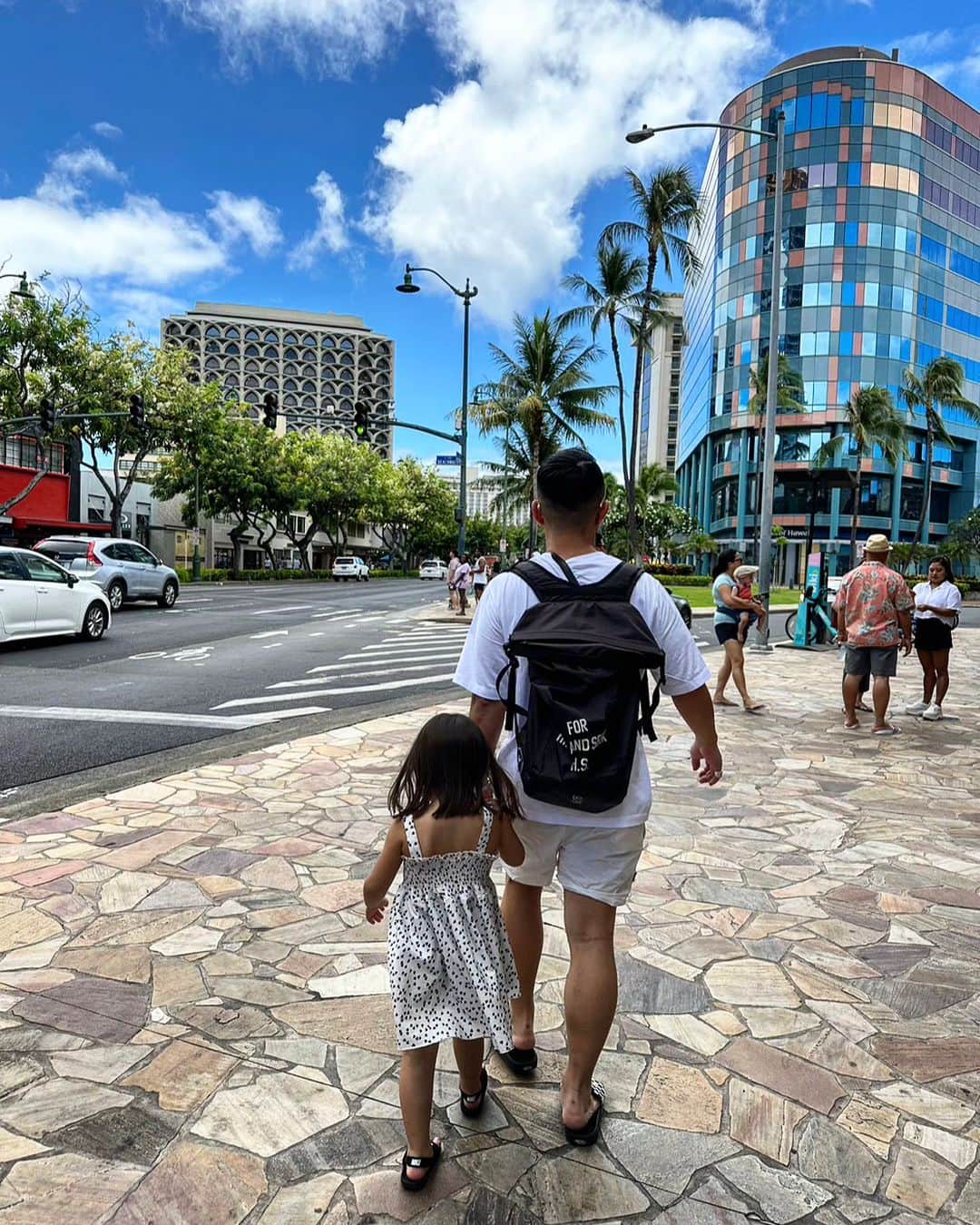 植竹拓さんのインスタグラム写真 - (植竹拓Instagram)「初ハワイ同士の娘とワイキキを散歩。  #hawaii #ハワイ #waikiki」6月20日 16時15分 - hiromu0820