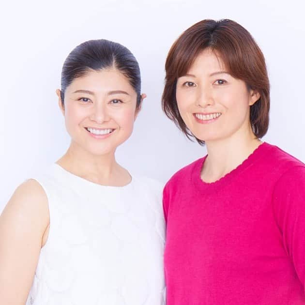 間々田佳子のインスタグラム：「本日 表情筋研究家　間々田佳子と 東洋医学のスペシャリスト　松峰リシン先生の インスタライブを19:00から 行います。  実は千葉県津田沼高校同級生 リシン先生に聞きたいことなどあれば メッセージをください❣️ おまちしています！」