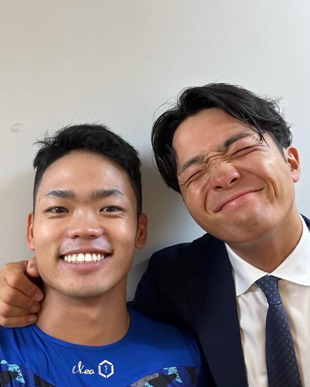 根尾昂さんのインスタグラム写真 - (根尾昂Instagram)「ぐんさん、 やまーん先輩 ありがとうございました！！ 本当にお世話になりました。  お二方には野球のことは勿論 野球以外のことも相談に乗って 頂いて、頼れる大好きな先輩です！ チームは変わっても これからも宜しくお願いします！ またご飯連れてってください！」6月20日 16時44分 - neoakira.7