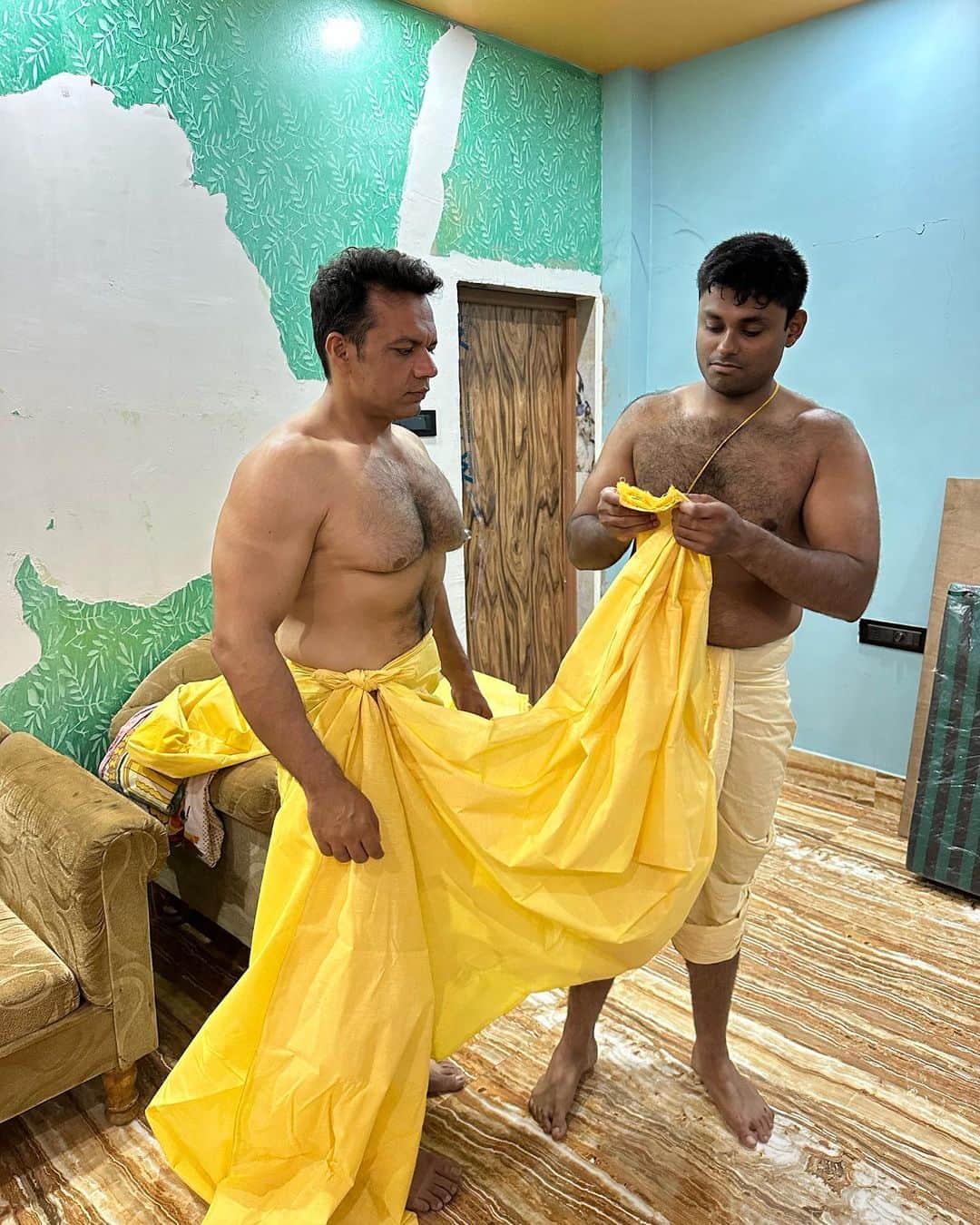 Gaurav Tanejaのインスタグラム：「अपने भगवान को लेने के लिए भक्त तैयार हो रहे है। जय जगन्नाथ  #morathyatra2023 #RathYatra2023」