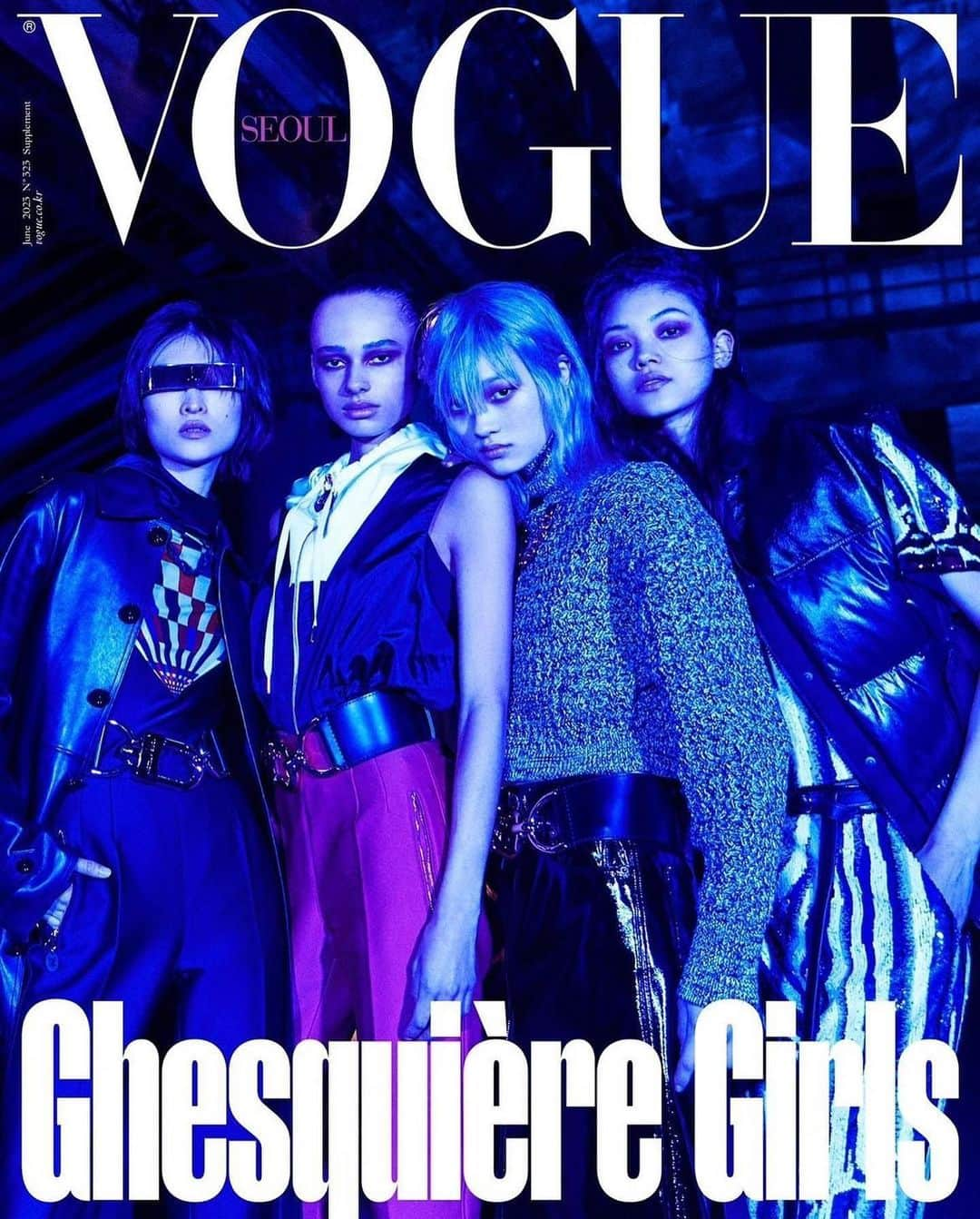 美佳（Mika）のインスタグラム：「First Vogue Korea cover! Kamsahamnida 🖤💙 @whatzupbbo @jangdukhwa @louisvuitton @nicolasghesquiere」