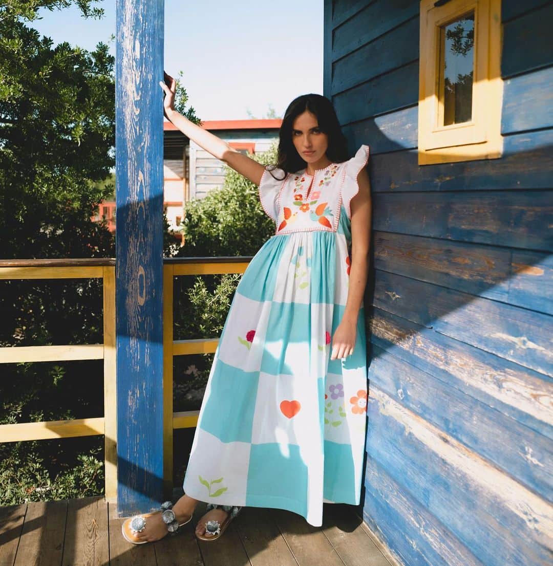マヌーシュのインスタグラム：「Pacha dress ☀️💙 Inspired by traditional Mexican dresses, the pacha dress with its cheerful embroidery is the perfect dress for summer!」