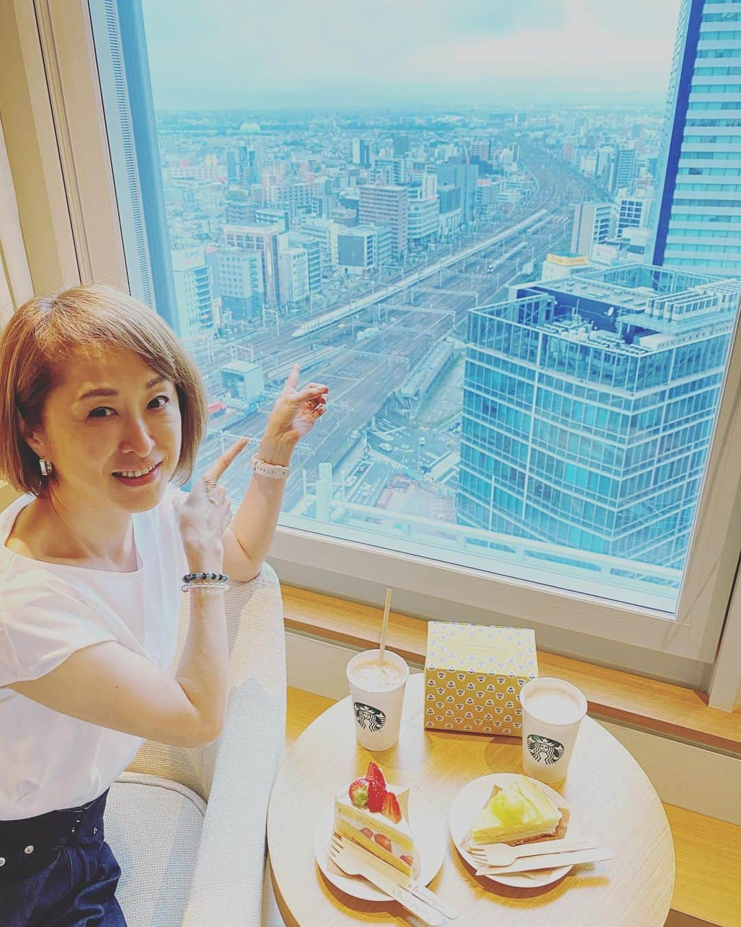 城之内早苗さんのインスタグラム写真 - (城之内早苗Instagram)「先日、師匠の様な人に会いに 20年振りかな 枕を並べて寝るのは38年振り😱 観光もせず、ひたすら、お喋り 時間が経っても変わらないものが あったとさ…😊  #師匠の様な人 #ホテル女子会 #枕を並べて寝る #プライベート旅 #スィーツタイム #小倉トースト #変わらないもの」6月20日 17時17分 - sanae.jyounouchi_official