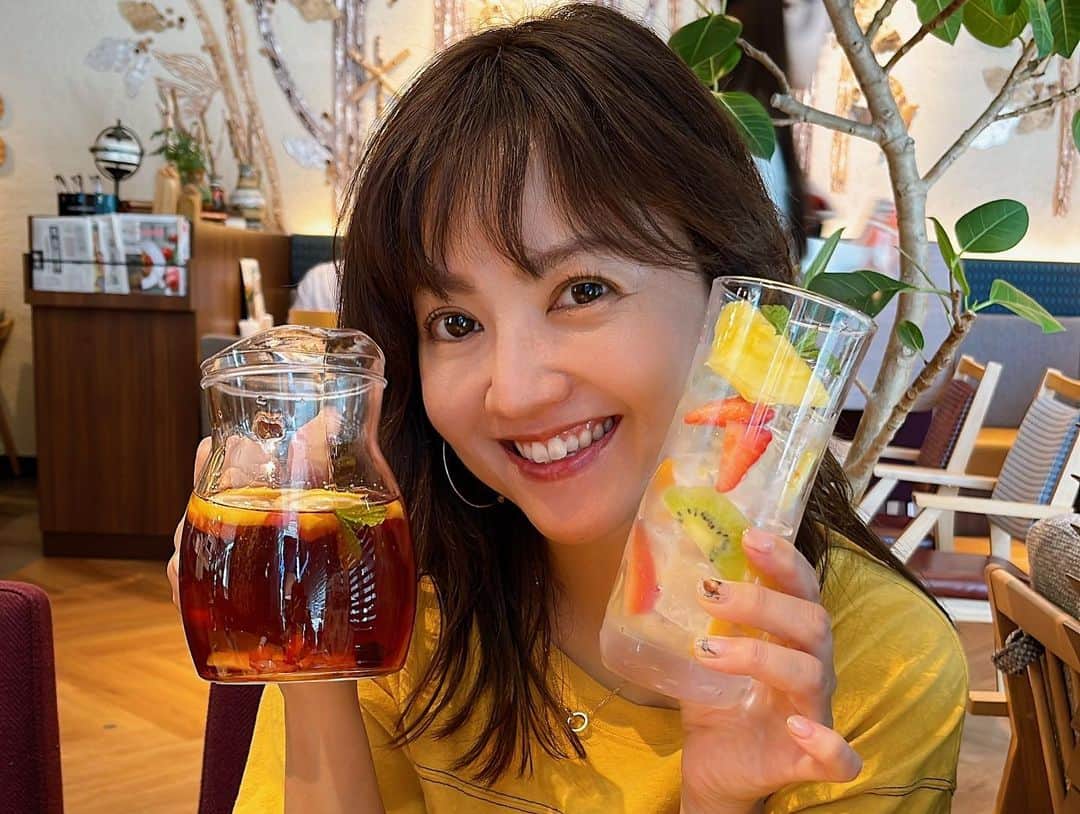 石田燿子さんのインスタグラム写真 - (石田燿子Instagram)「そーいえば、先日久しぶりにゆみちゃんに会いました♪ いろんな話がおもしろくて笑 スペインで初めて会ったときから面白かったけど🤣🤣  忙しい中、お茶しにきてくれてありがとー💛」6月20日 17時29分 - yokonti