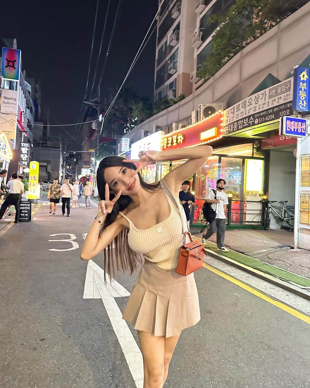 ヴァネッサみどりのインスタグラム：「Finally ! I missed you Korea 🇰🇷❤️‍🔥  5年ぶりに大好きな韓国にきたょ🥹　 終於回來了！在首爾大吃大喝好好玩❤️‍🔥🥲」