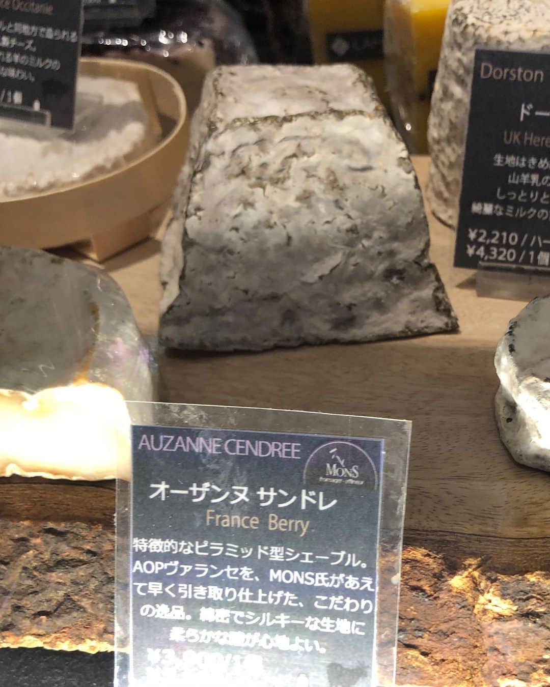 金剛地武志さんのインスタグラム写真 - (金剛地武志Instagram)「チーズ買いに。」6月20日 17時37分 - kongochi
