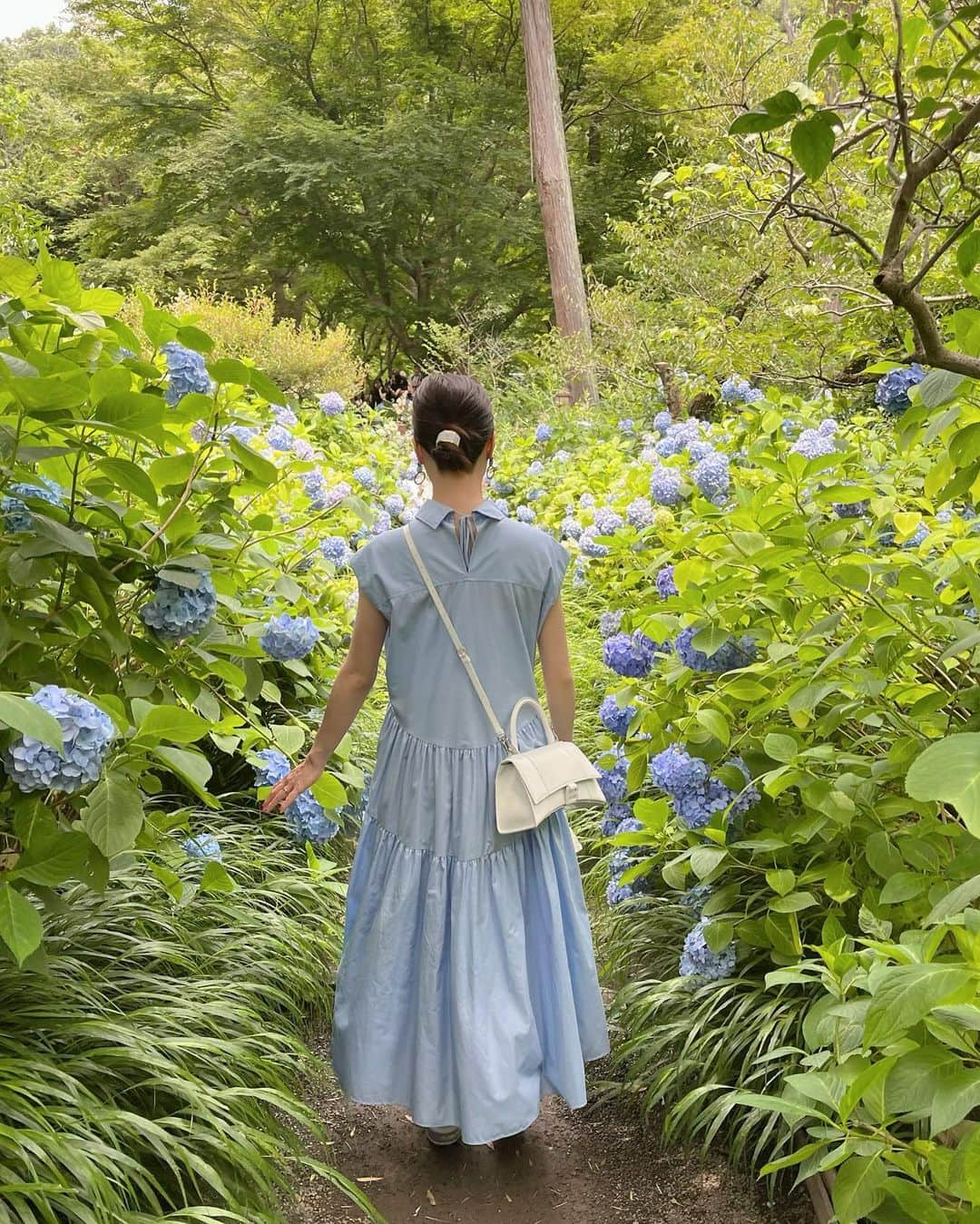 遥羽ららさんのインスタグラム写真 - (遥羽ららInstagram)「.  紫陽花✿  6月のお花も楽しみました😌  和み地蔵さんがとっても 可愛かった♡ 和んだ和んだ笑 (肘張りすぎ…😂)  #鎌倉 #明月院 #長谷寺 #紫陽花 #和み地蔵」6月20日 17時42分 - rara_haruha