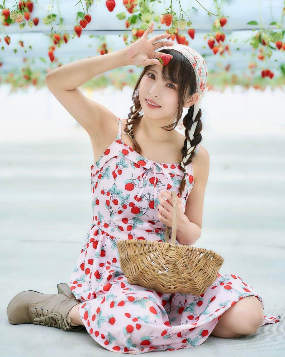 のインスタグラム：「🍓🍓🍓  📷voigtさん #撮影会 #撮影会モデル #被写体 #被写体モデル #被写体希望 #model #portrait #idol #写真好きな人と繋がりたい #ポートレート好きな人と繋がりたい #カメラマンさんと繋がりたい #カメラマン募集 #写真撮ってる人と繋がりたい #ファインダー越しの私の世界 #ポートレート #写真部 #girl #いちご #角色扮演 #偶像 #东京 #코스프레 #아이돌 #도쿄」