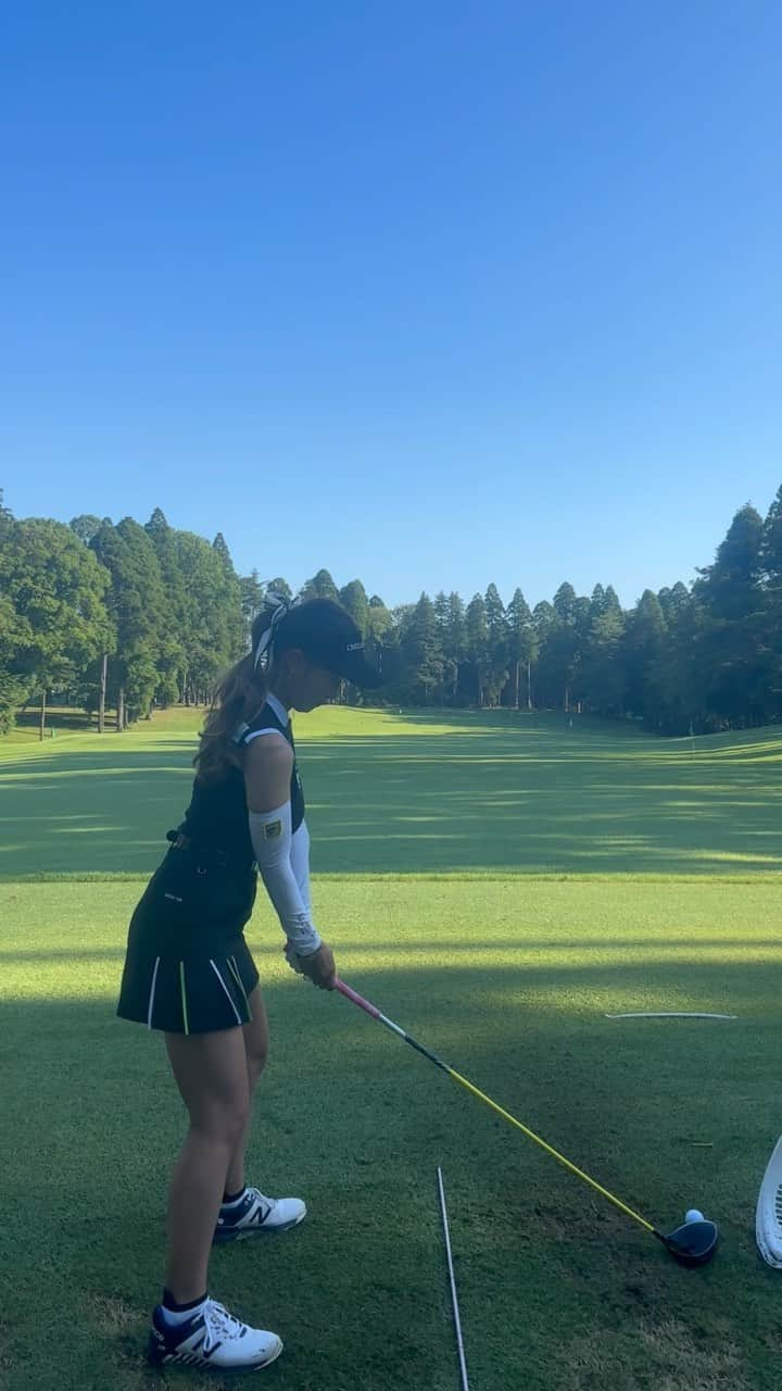 臼井麗香のインスタグラム：「. #ゴルフ#golf #動画#movie #スイング動画 #ゴルフウェア  #ゴルフ好き #ゴルフ女子 #黒#コーデ #ファッション #commerce21 #vortex #マツモトキヨシ #コロプラ #newtus #threestones #アルチビオ #chellclassy」