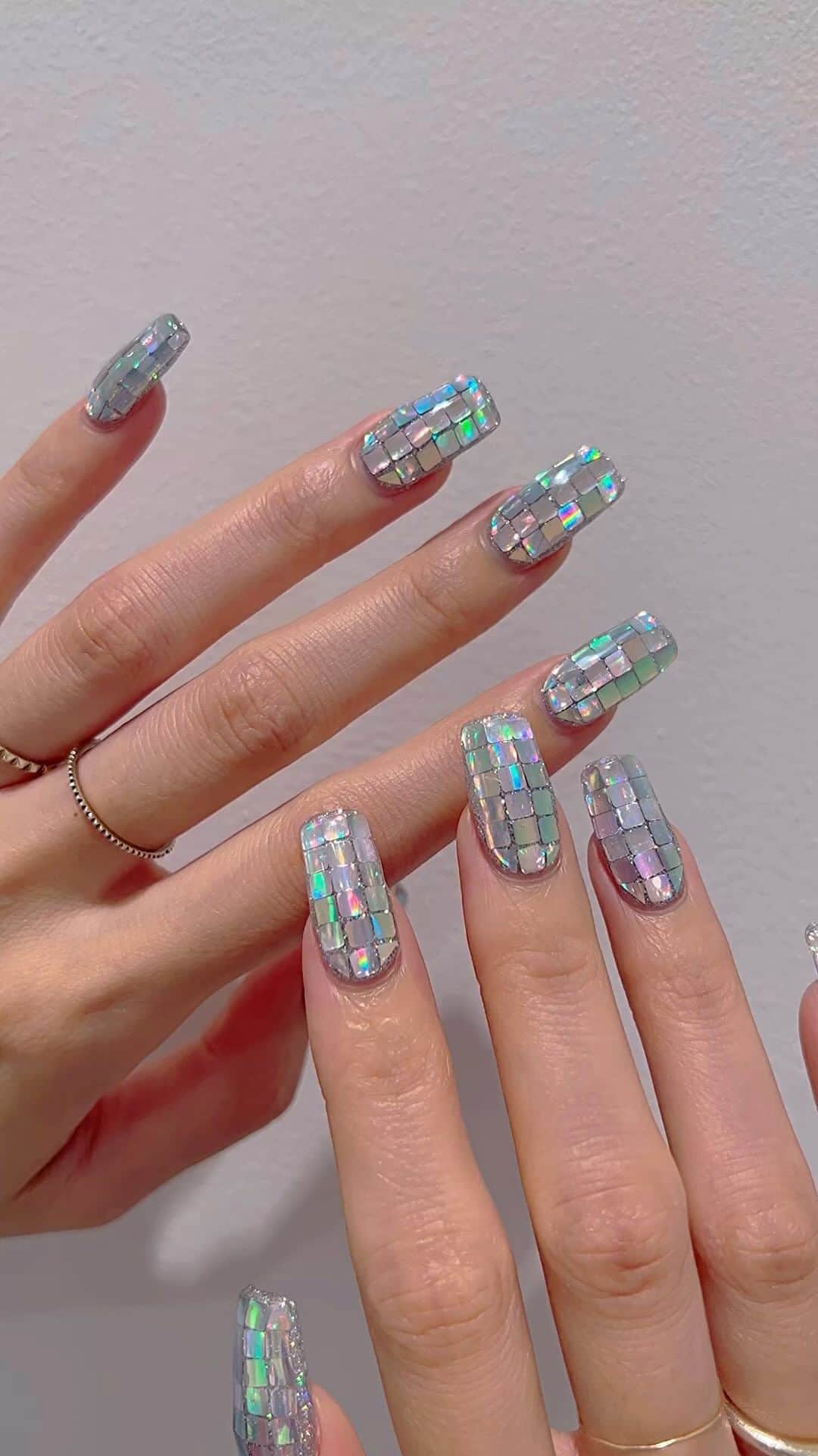 梅村実帆のインスタグラム：「new nail 🪩✨🧊✨」