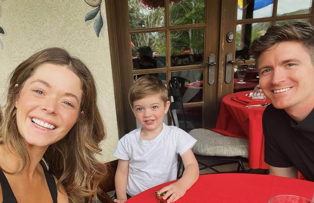 サーシャ・ピーターズのインスタグラム：「Happy Father’s Day baby! You are our whole world and we love you more than we could ever explain. You are the best baby daddy, partner, and role model. Hendrix is so lucky to have you to look up to. We celebrate you every day but we hope you felt extra special this weekend 😘」