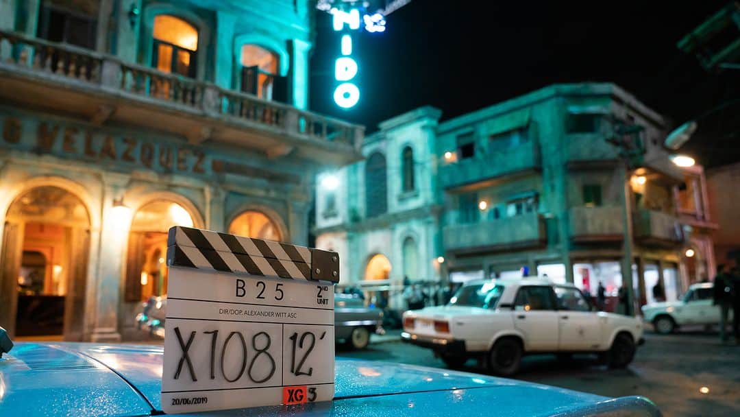 James Bond 007さんのインスタグラム写真 - (James Bond 007Instagram)「Zoom in on that clapperboard. Filmed on this day in 2019, Paloma foiled the escape of Valdo and Nomi from the SPECTRE party in NO TIME TO DIE.」6月20日 18時10分 - 007