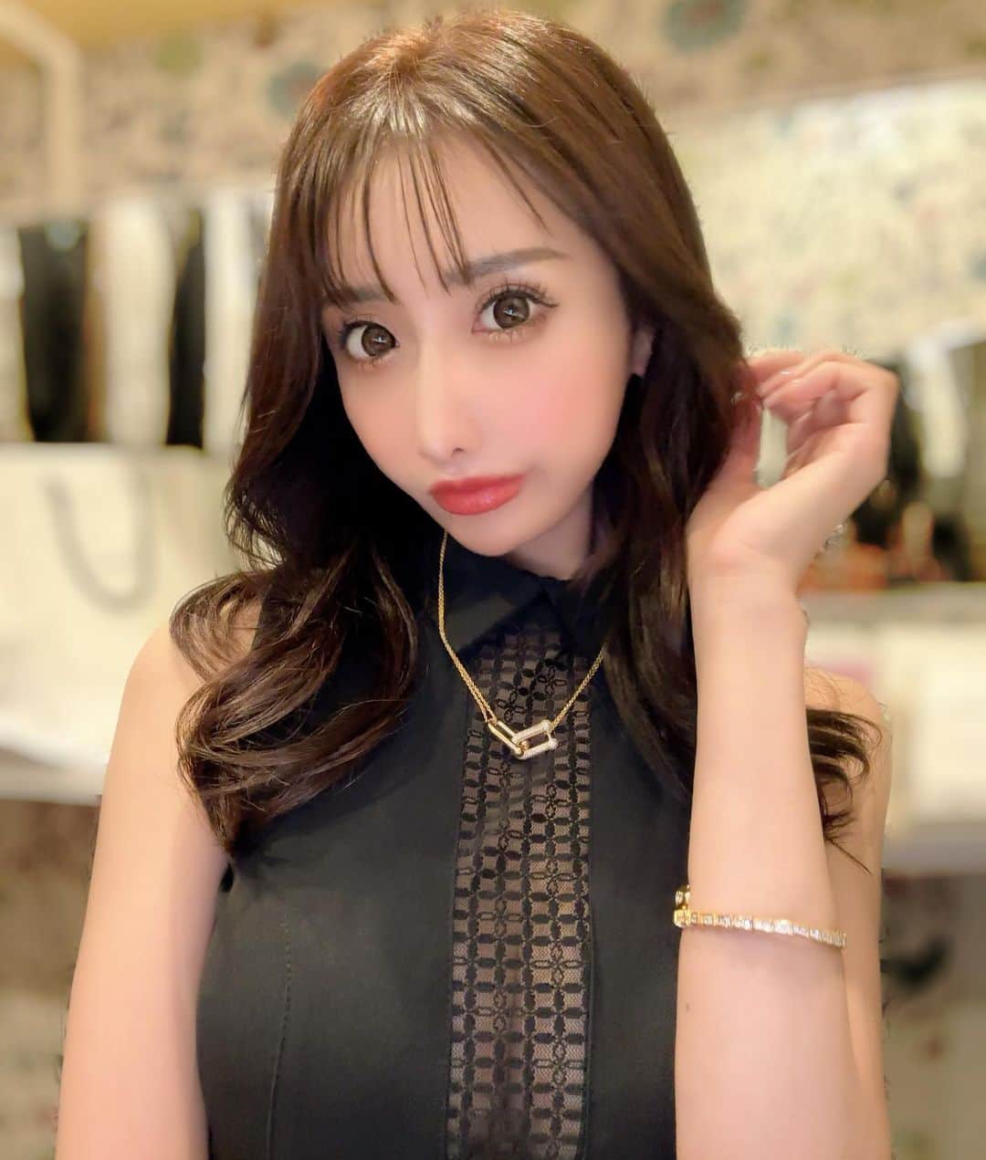 のインスタグラム：「ニップレスって最高🤍  #錦3#キャバクラ#キャバ嬢#GLAMOROUS#鳳まりあ#お酒飲めないキャバ嬢」
